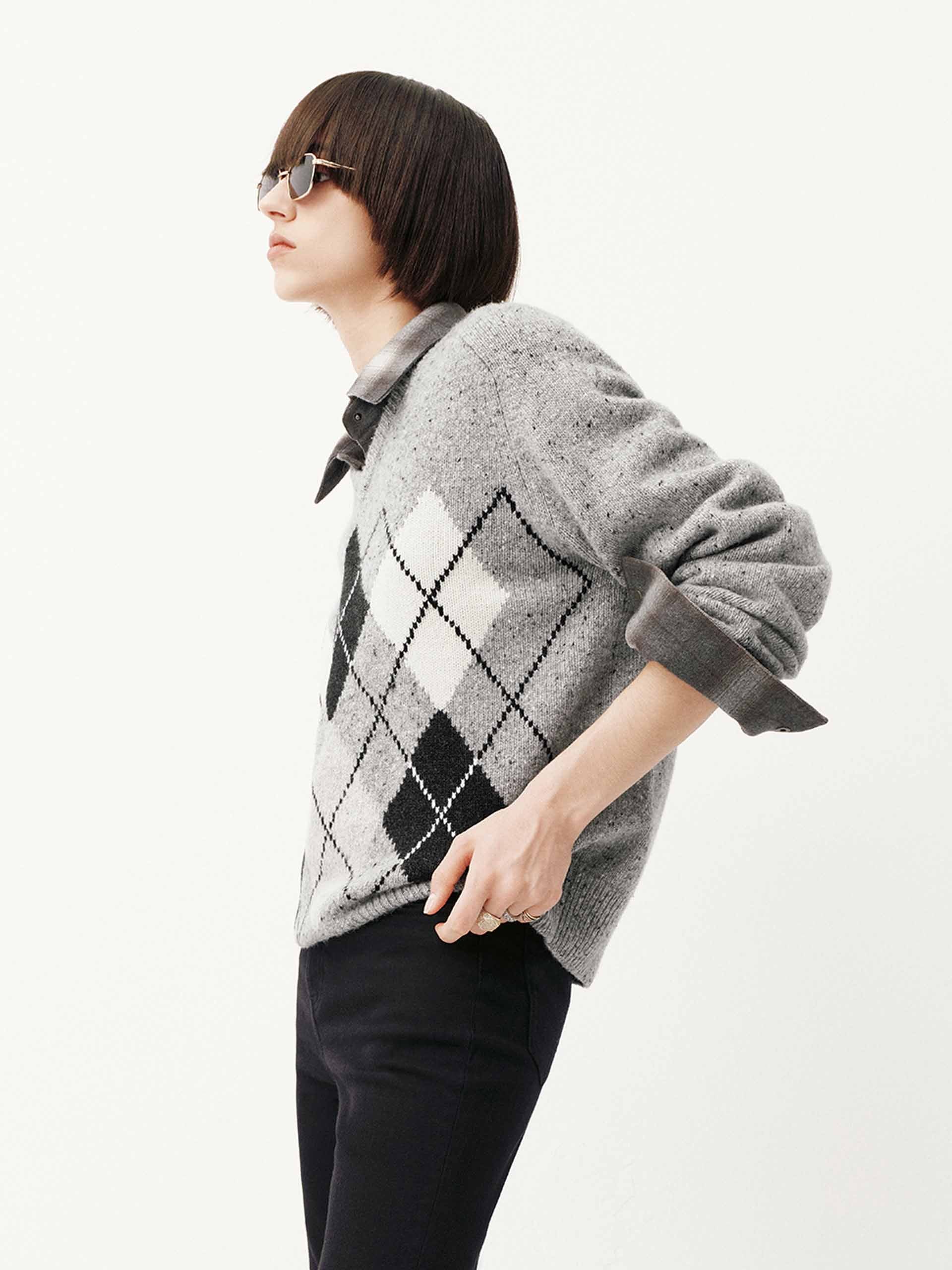 Argyle V-neck Sweater - Image 6