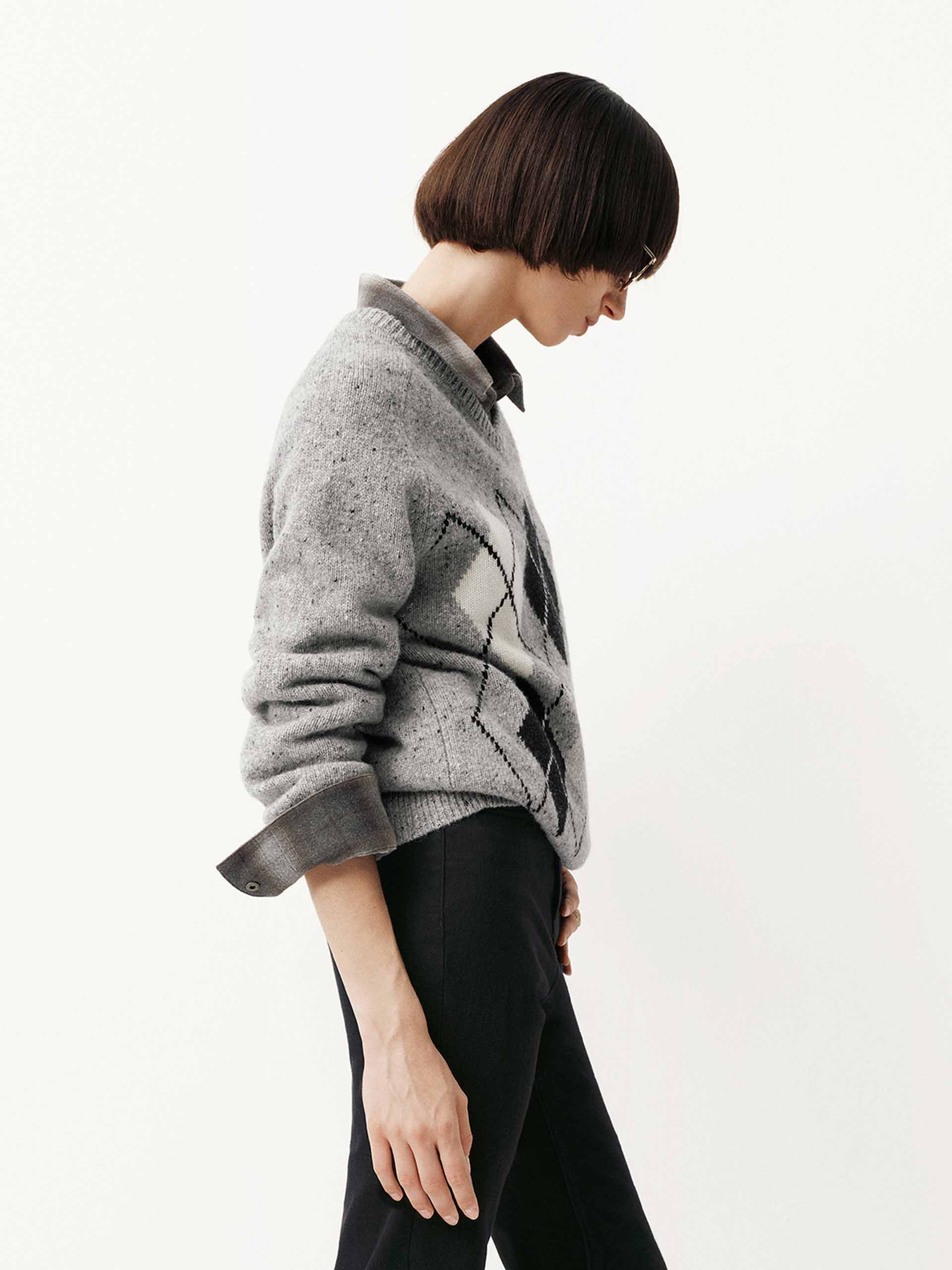 Argyle V-neck Sweater - Image 7