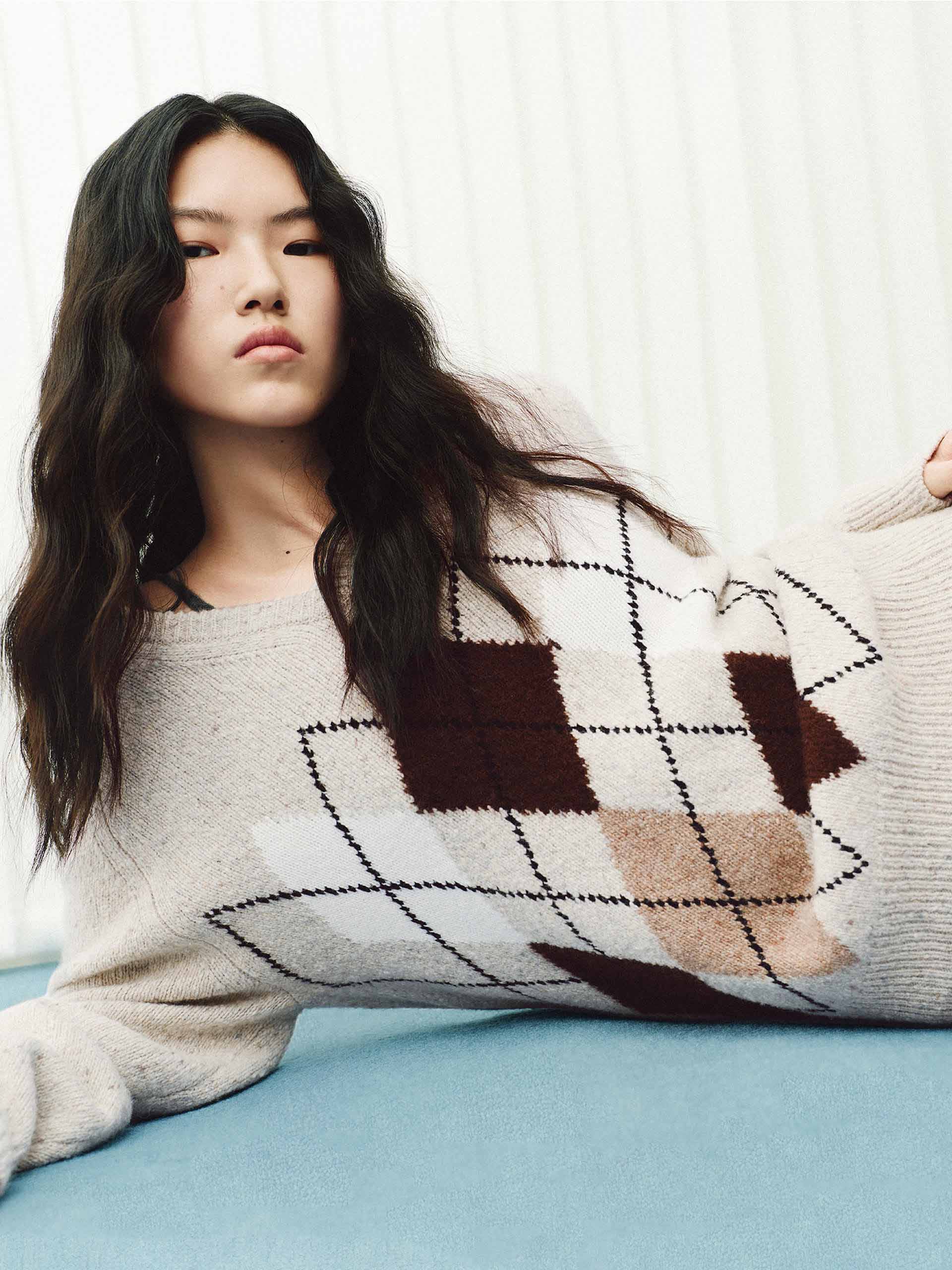 Argyle V-neck Sweater - Image 8