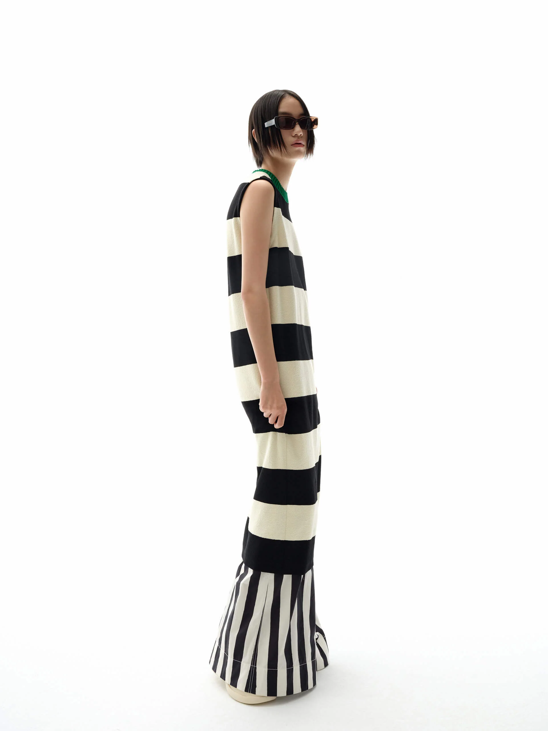 Contrast Collar Sleeveless Dress - Image 14