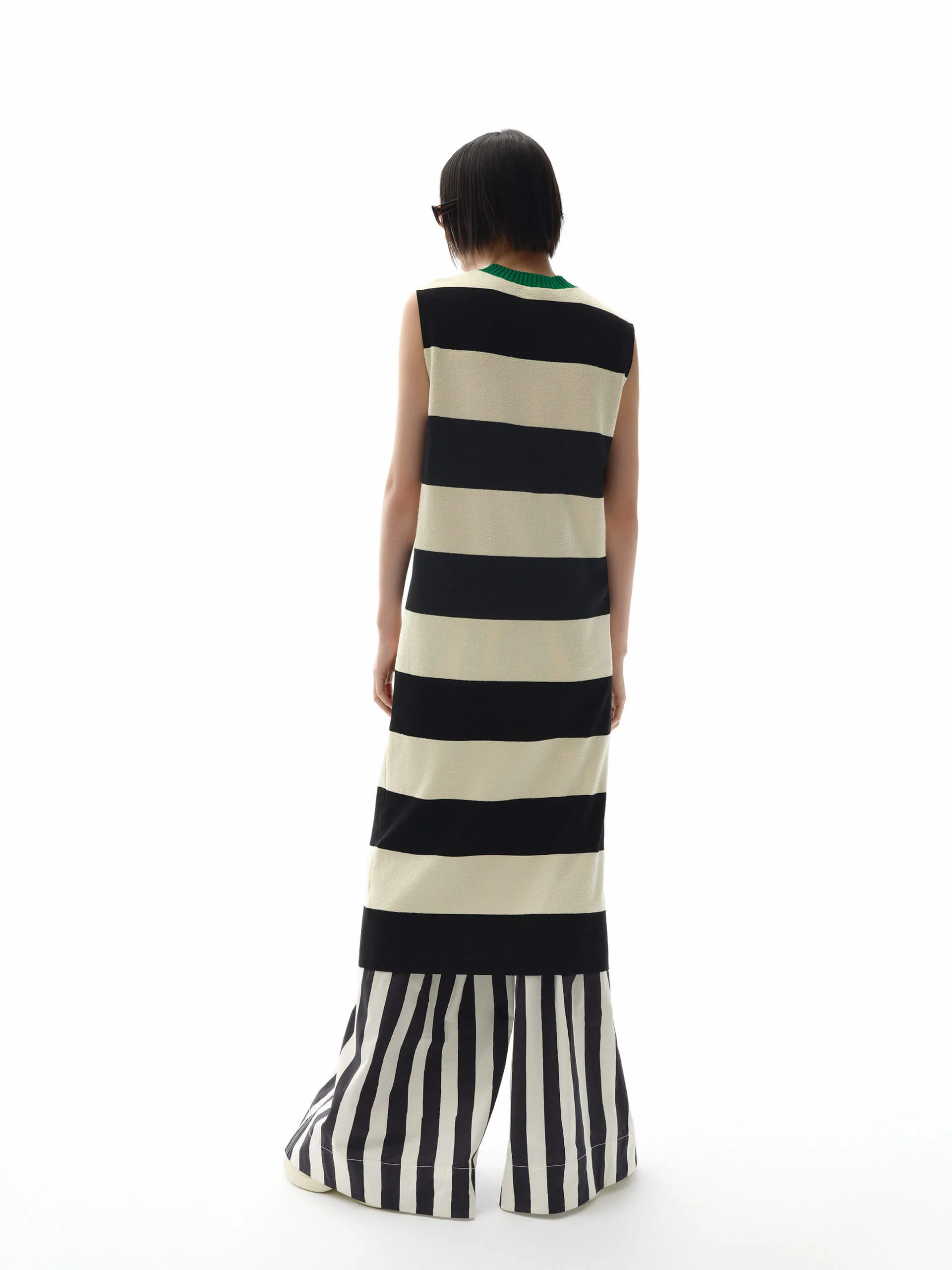 Contrast Collar Sleeveless Dress - Image 15