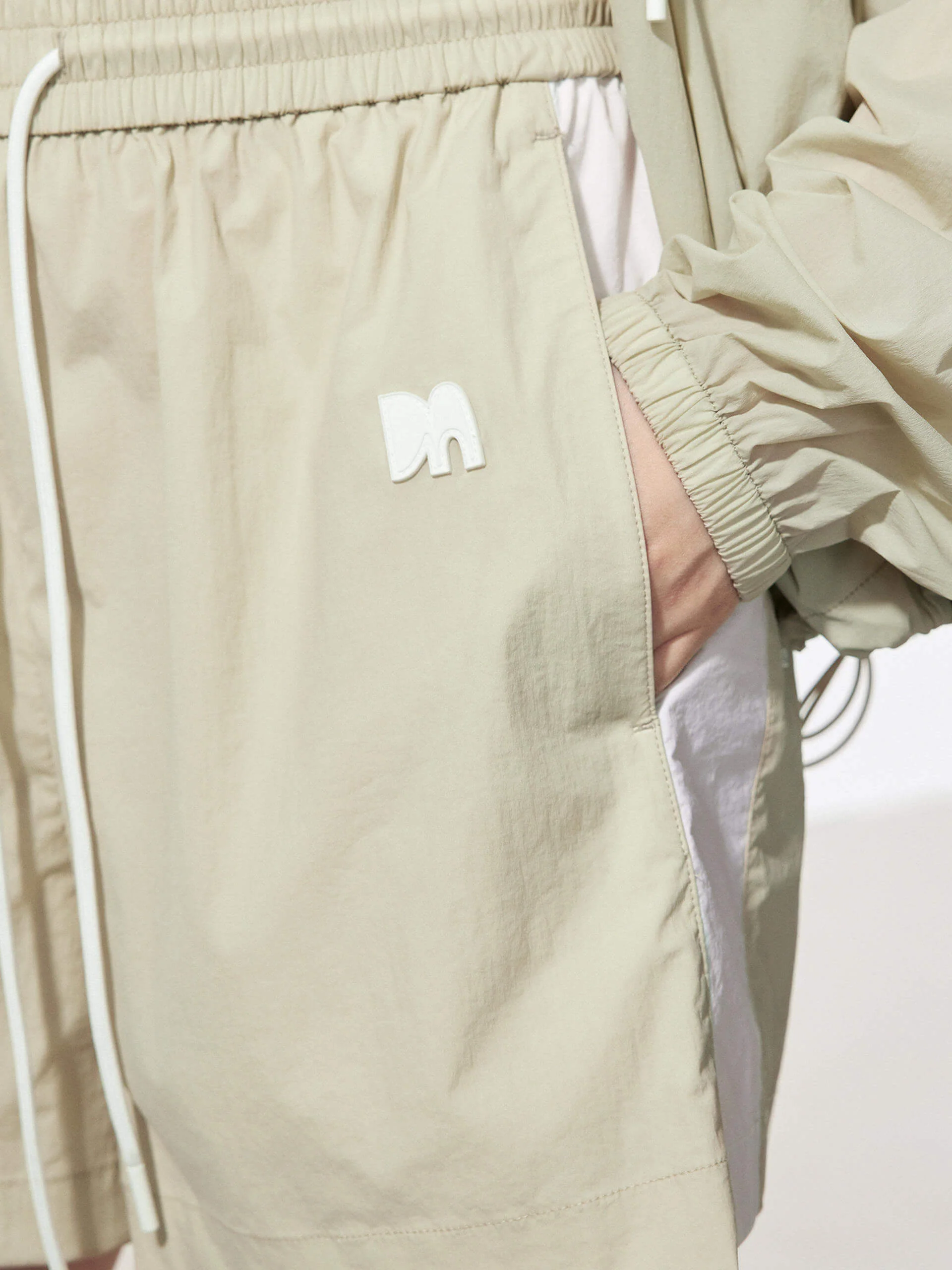 Contrast Detail Drawstring Shorts - Image 11