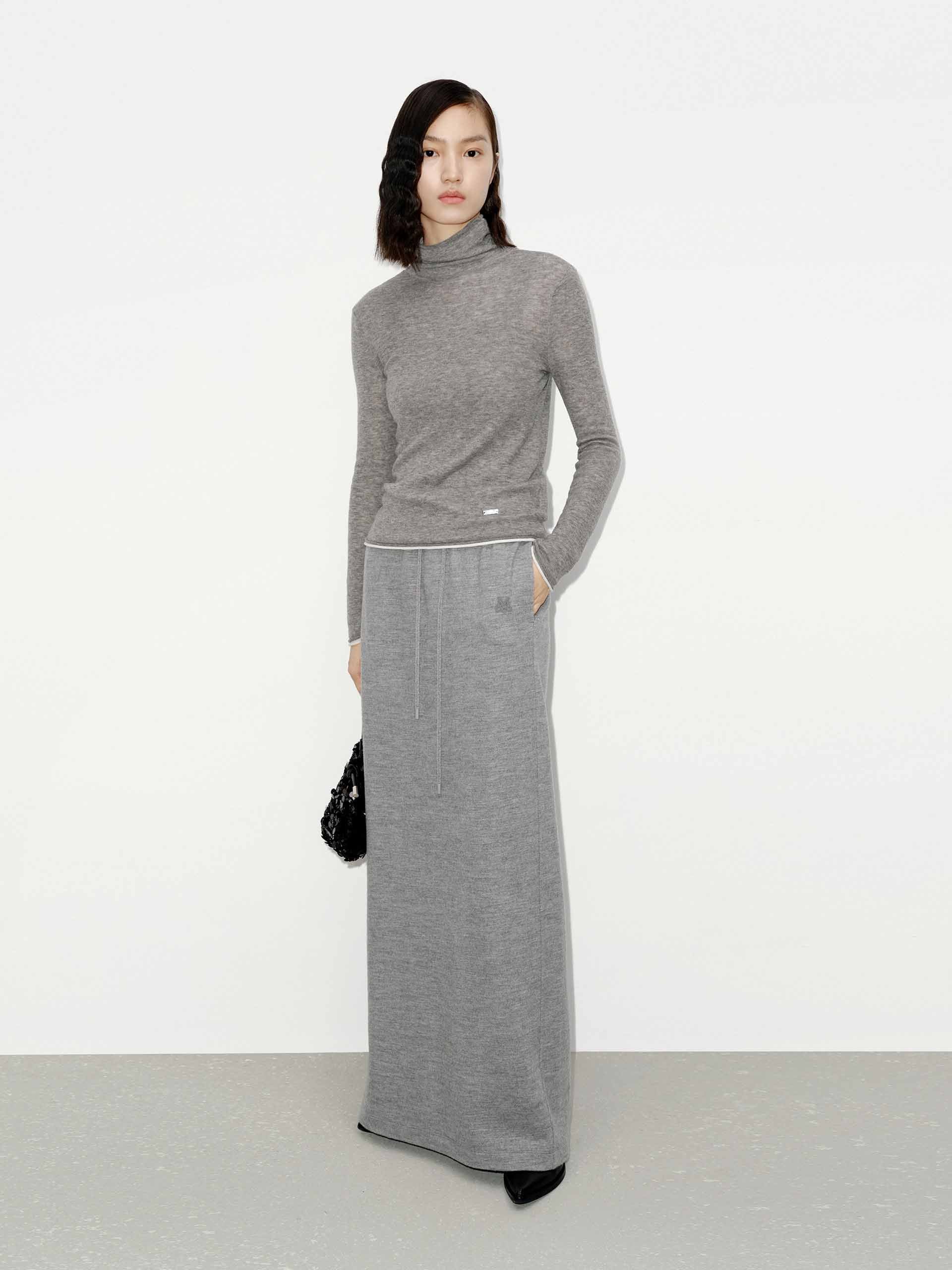 Contrast Detail Turtleneck Top - Image 2