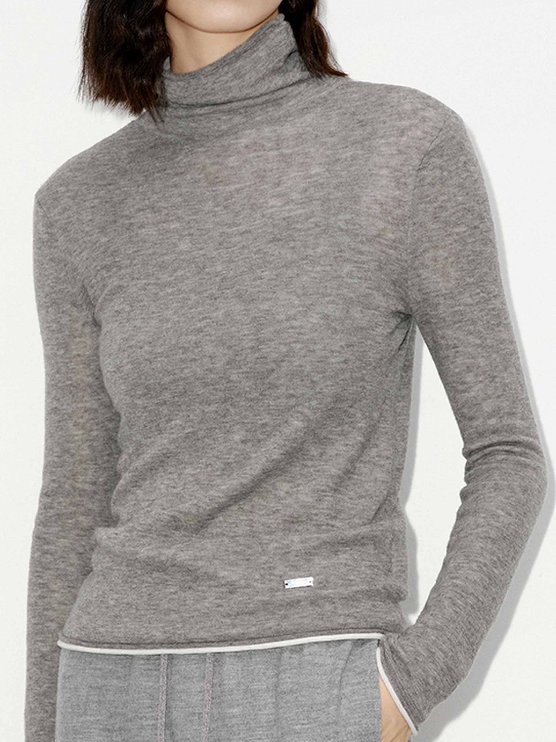 Contrast Detail Turtleneck Top - Image 3