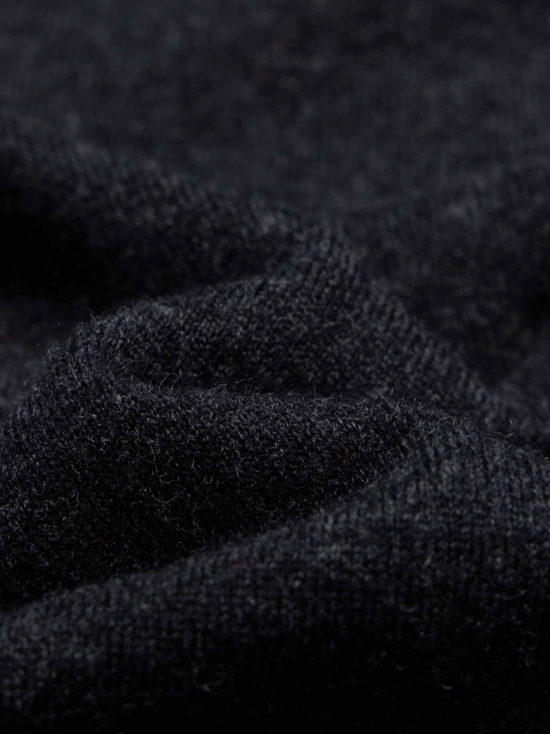 Contrast Layered Cropped Sweater - Image 12