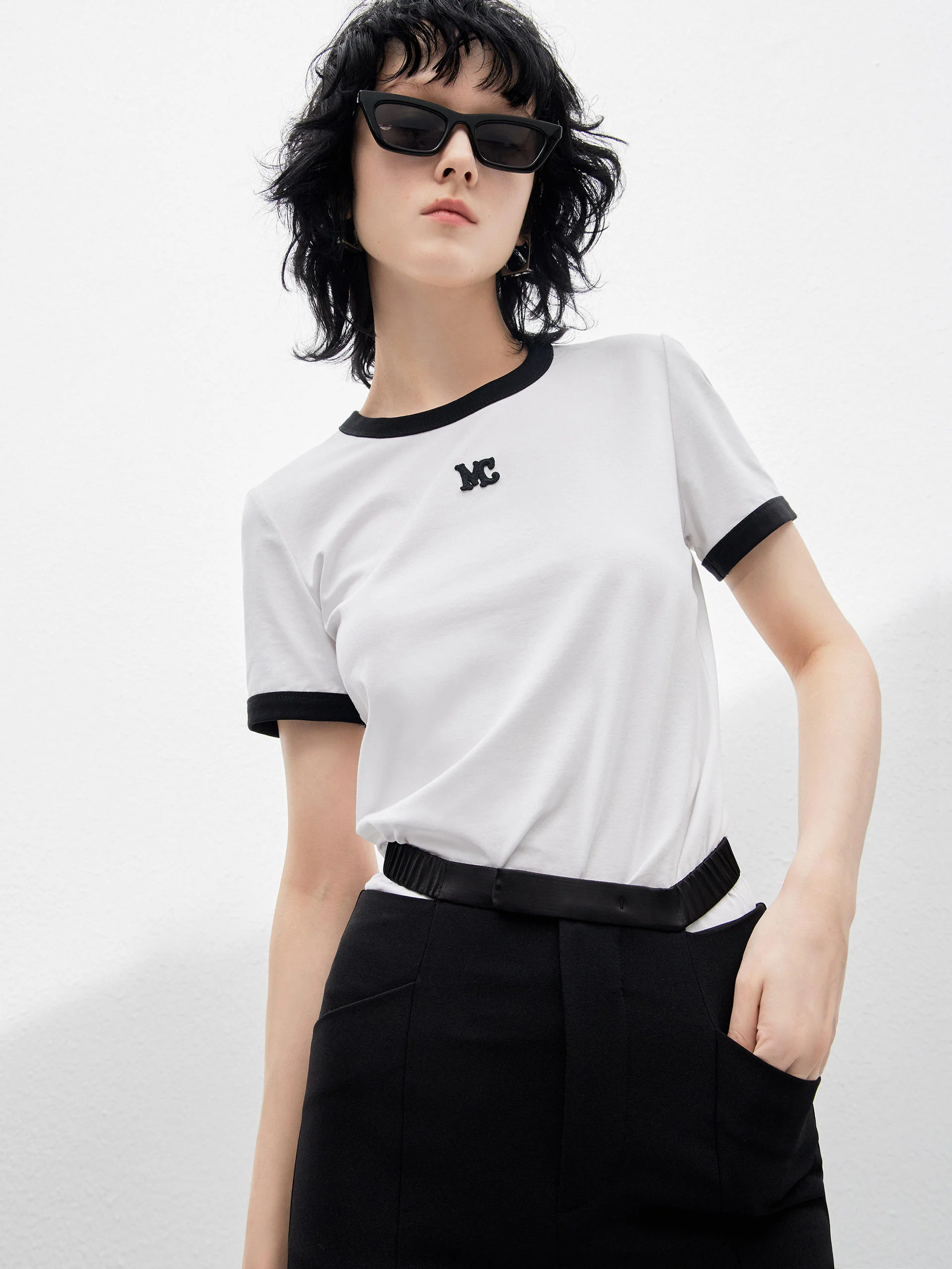 Contrast Round Neck T-shirt - Image 10
