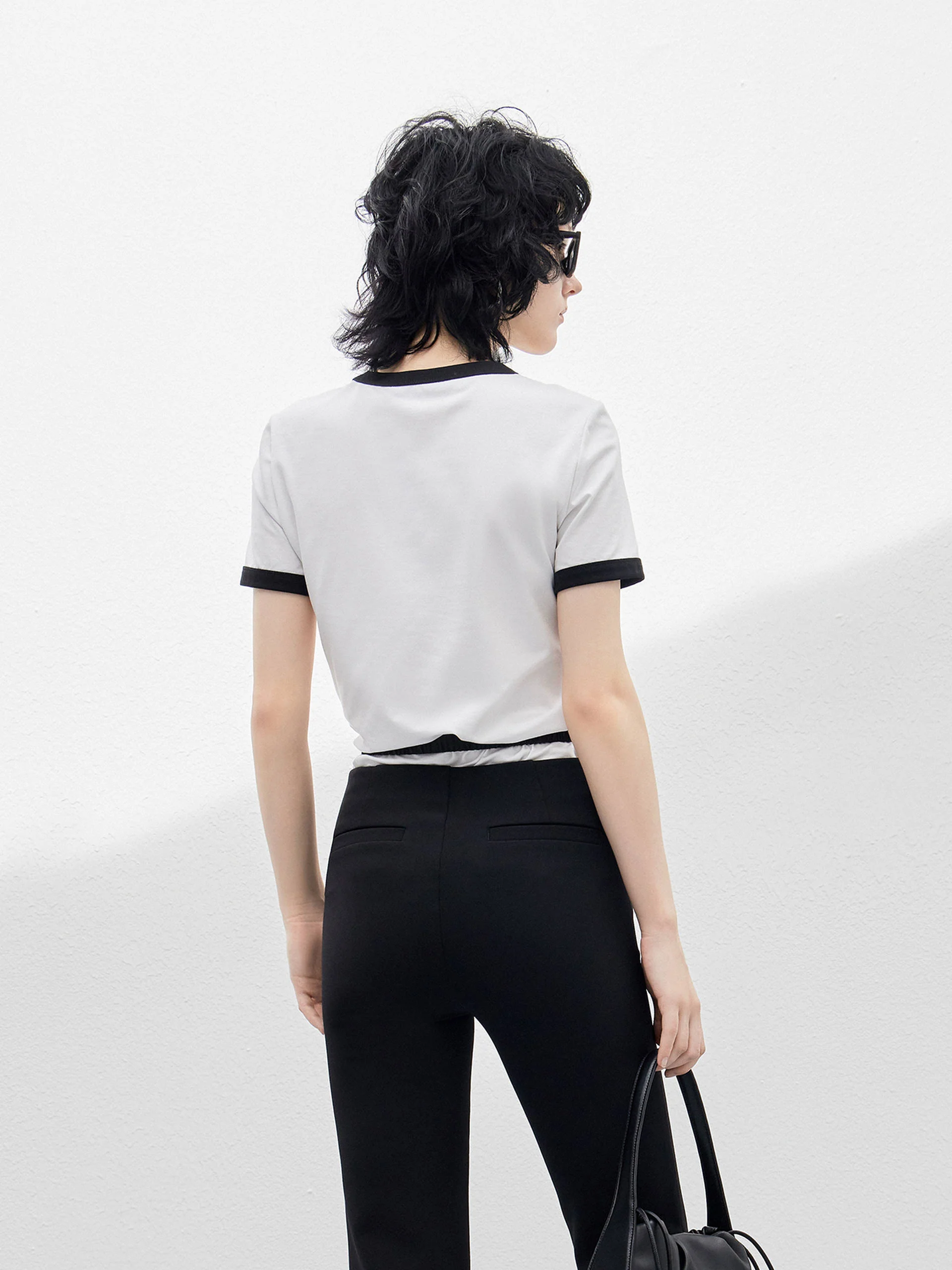 Contrast Round Neck T-shirt - Image 13