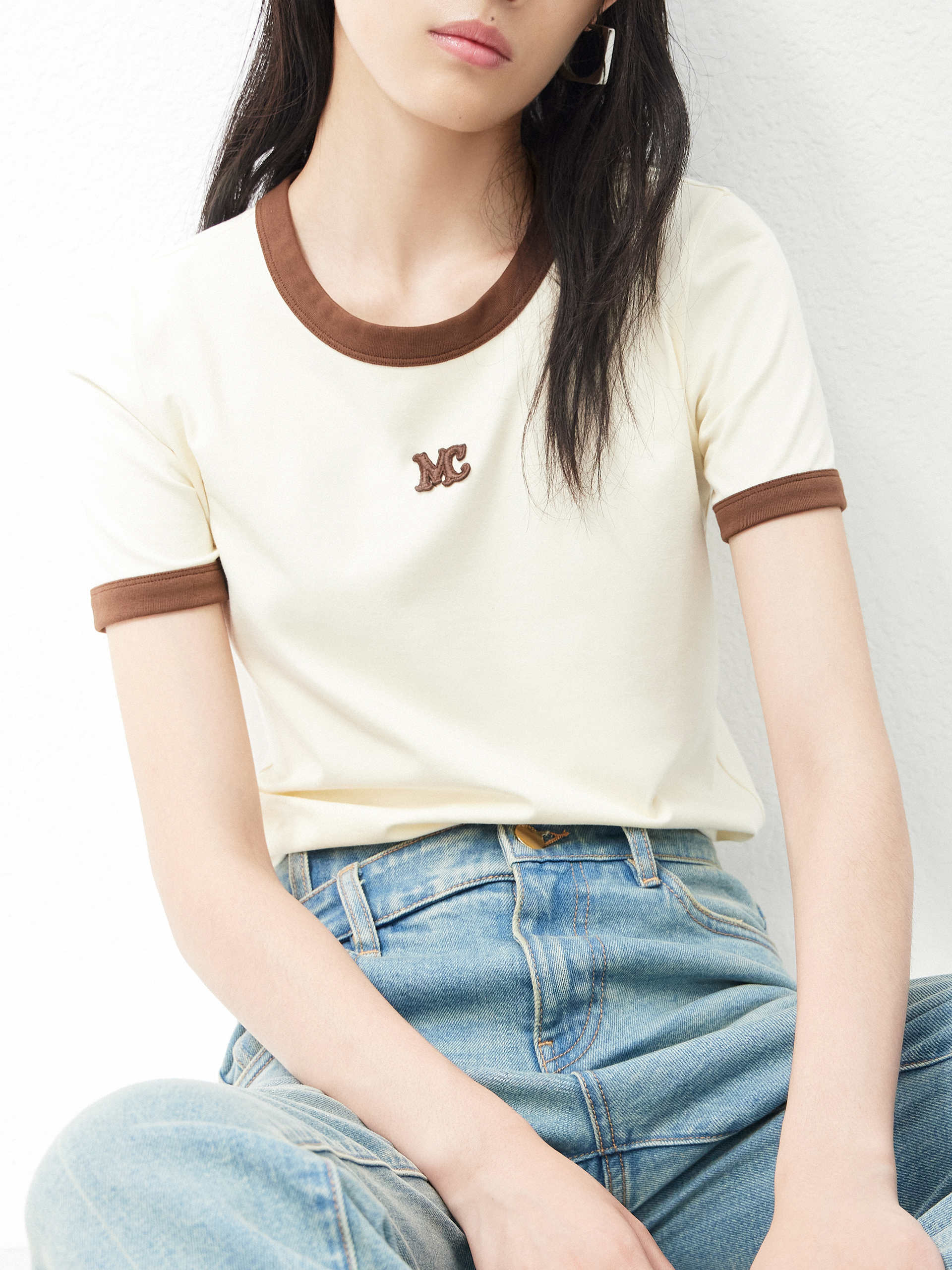 Contrast Round Neck T-shirt - Image 3