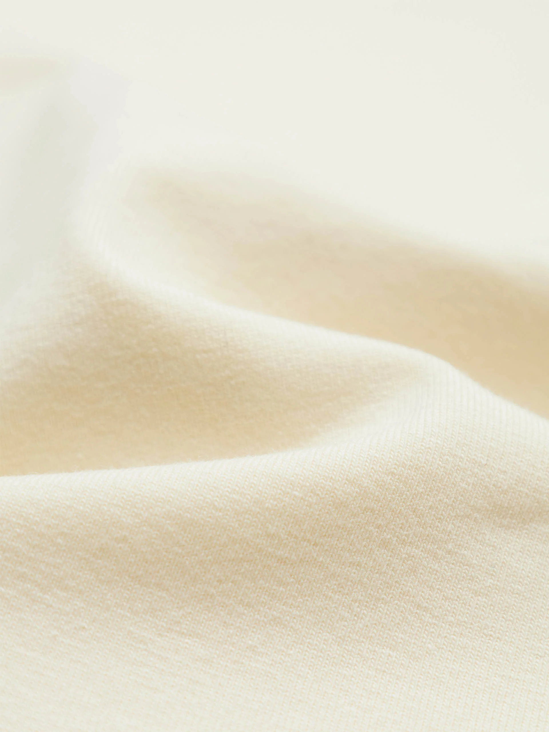 Contrast Round Neck T-shirt - Image 4