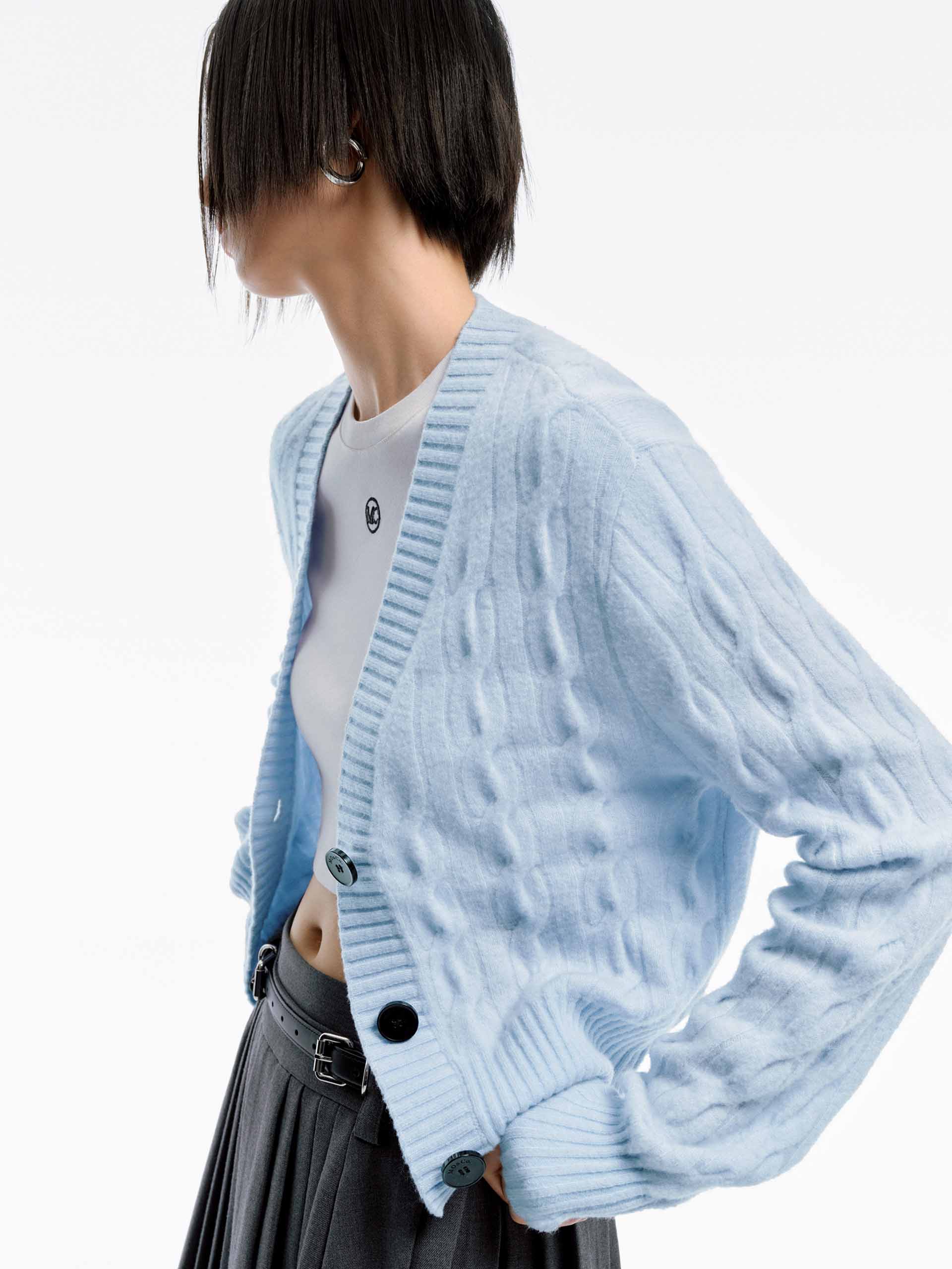 Cropped Cable Knit Cardigan - Image 19