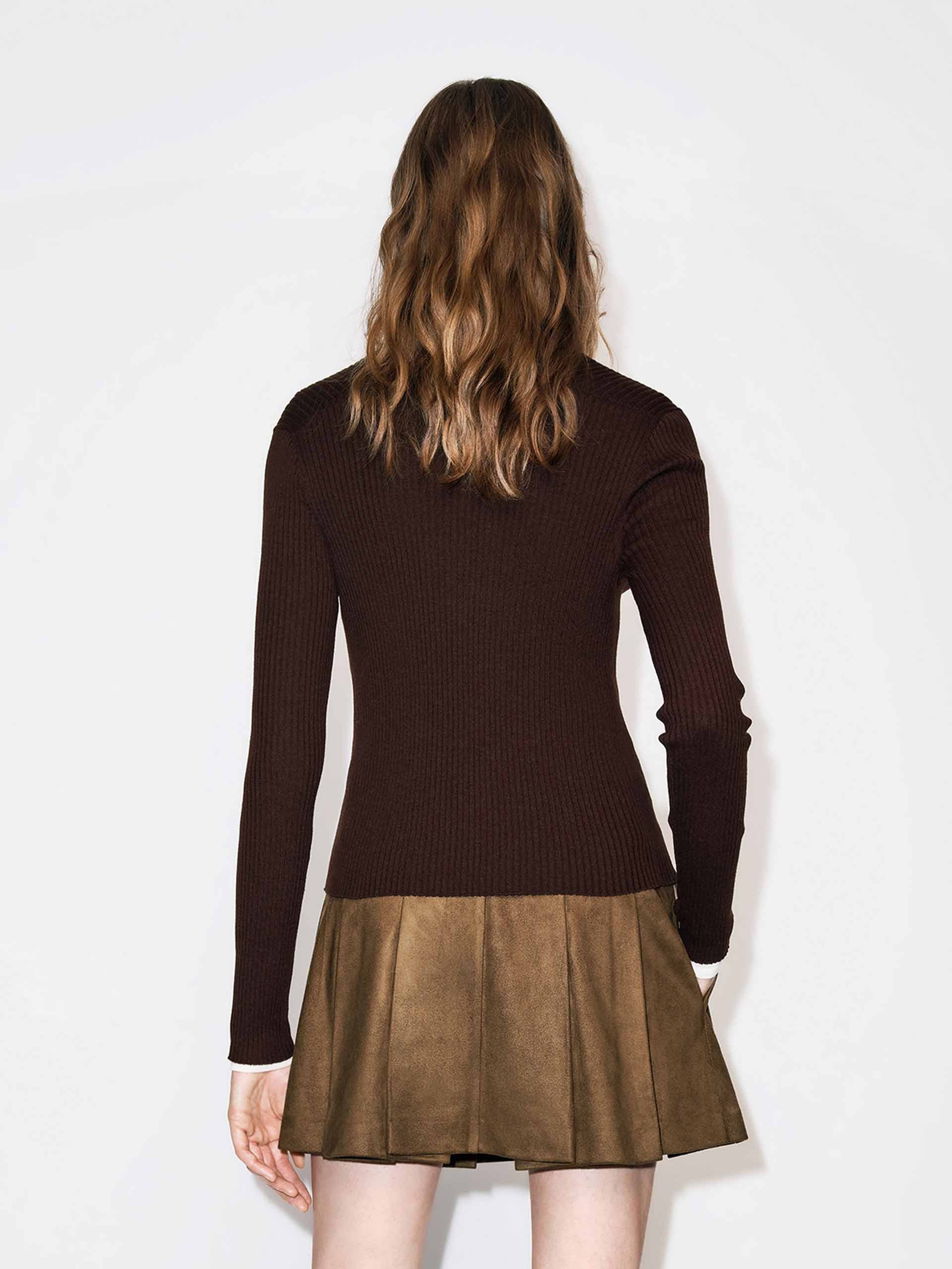 Fitted V-neck Button Cardigan - Image 6