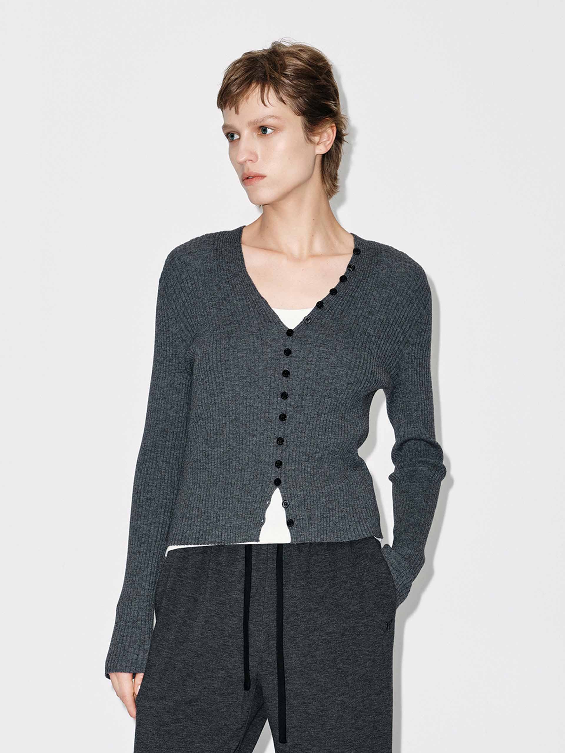 Fitted V-neck Button Cardigan - Image 9