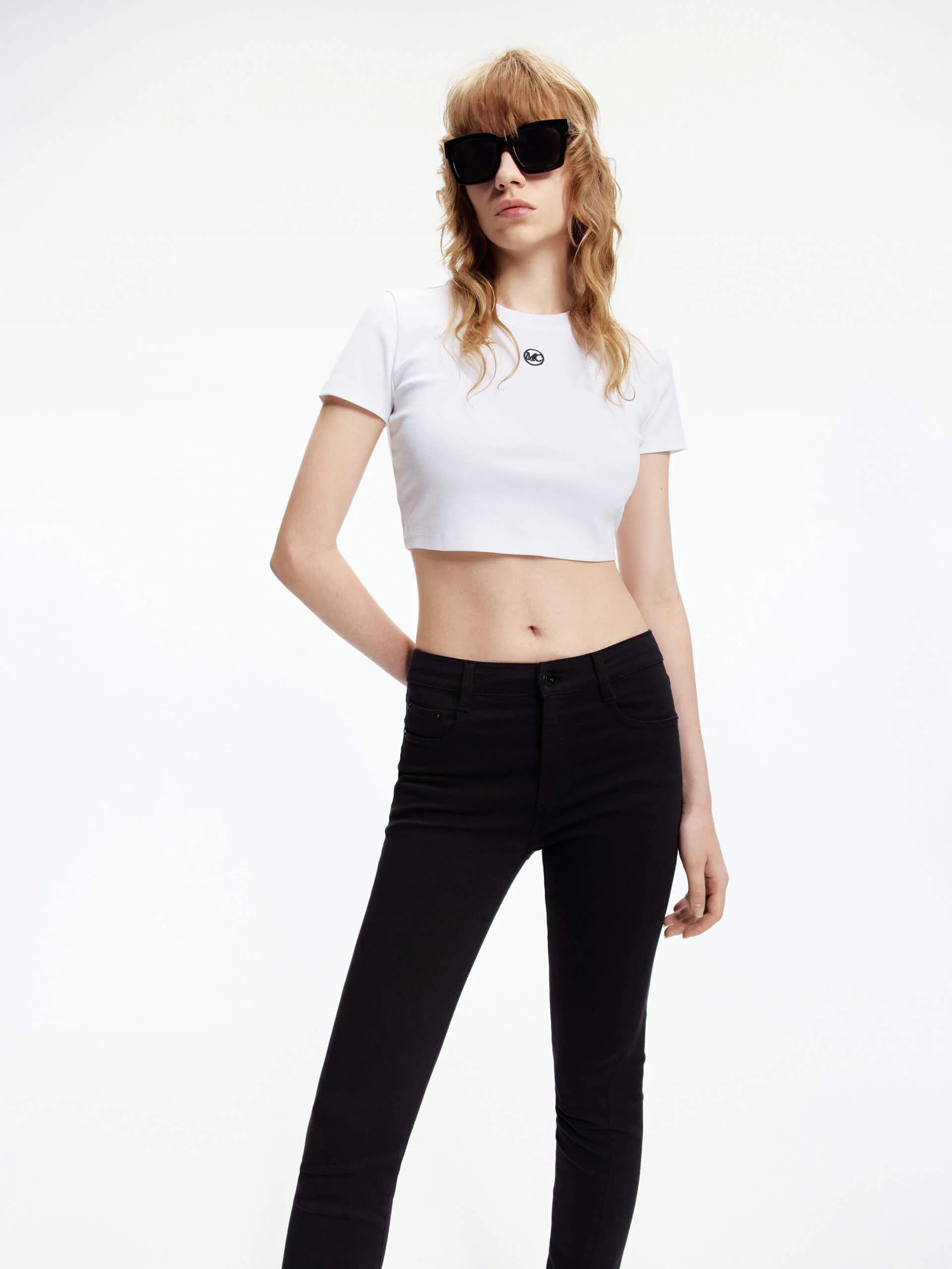 Front Logo Cropped T-shirt - Image 7