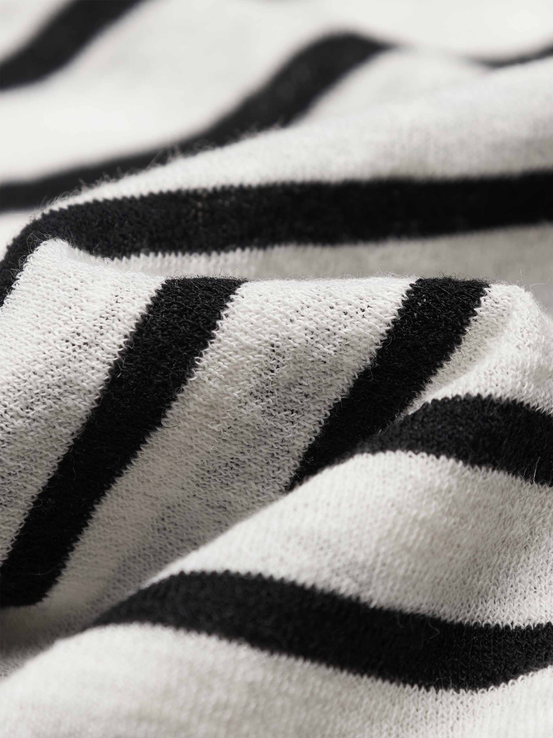 Include Linen Striped T-shirt - Image 4
