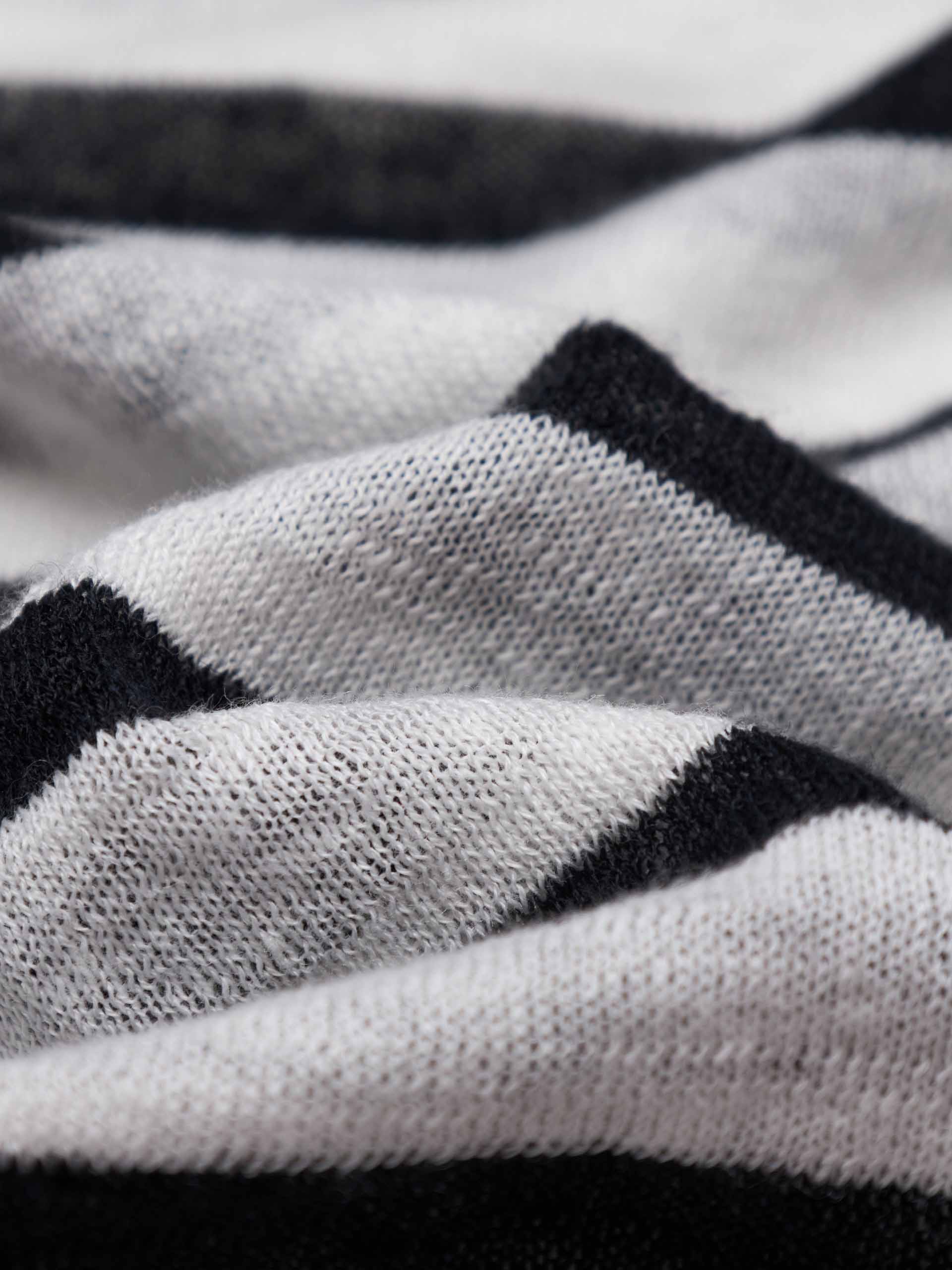 Included Linen Lightweight Top - Image 4