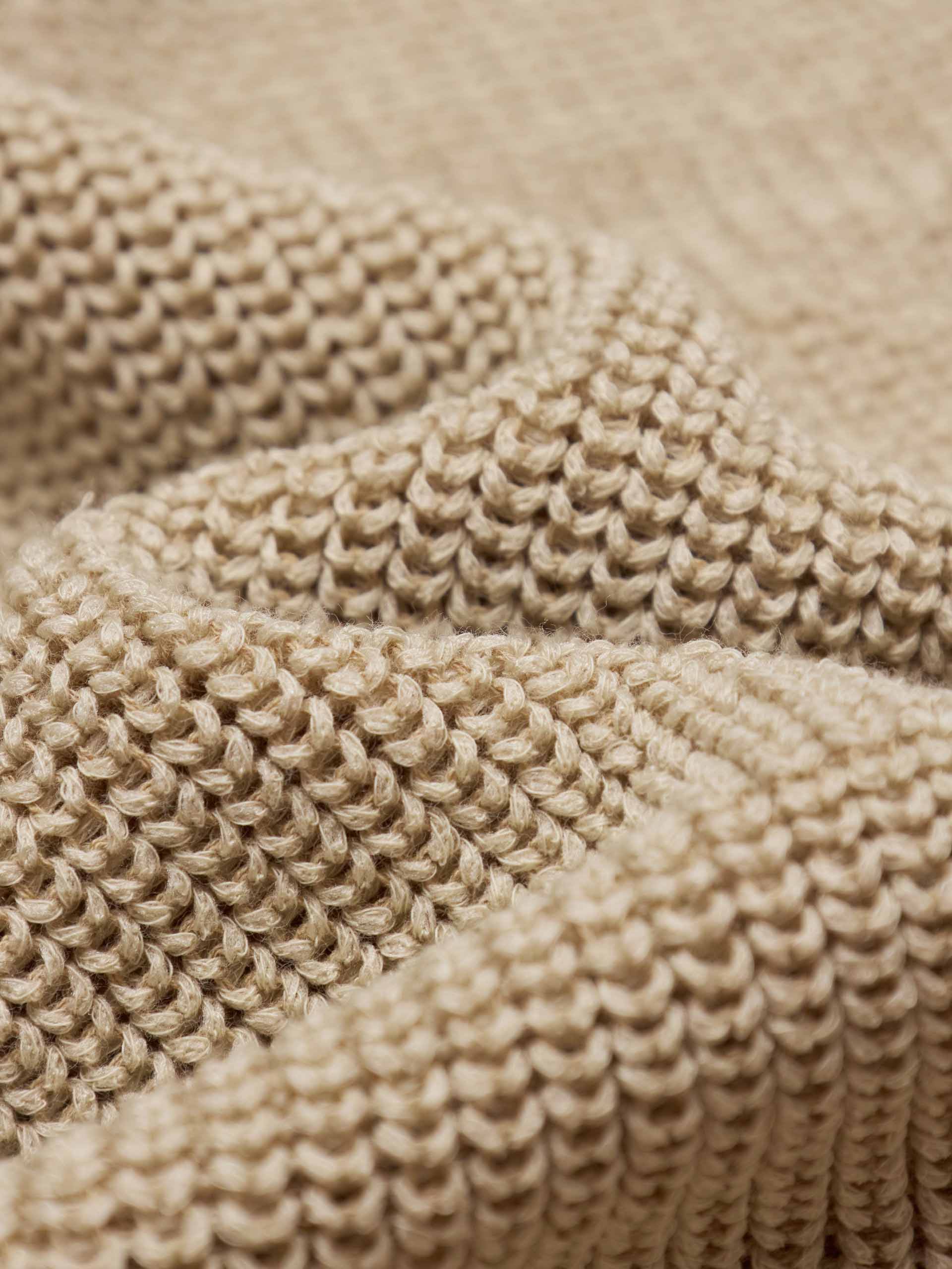 Included Linen V-neck Cardigan - Image 4