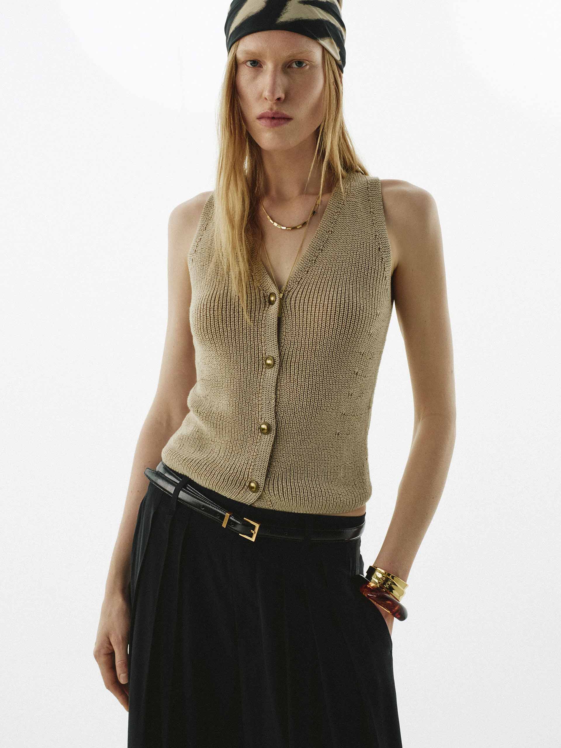 Included Linen V-neck Cardigan - Image 7