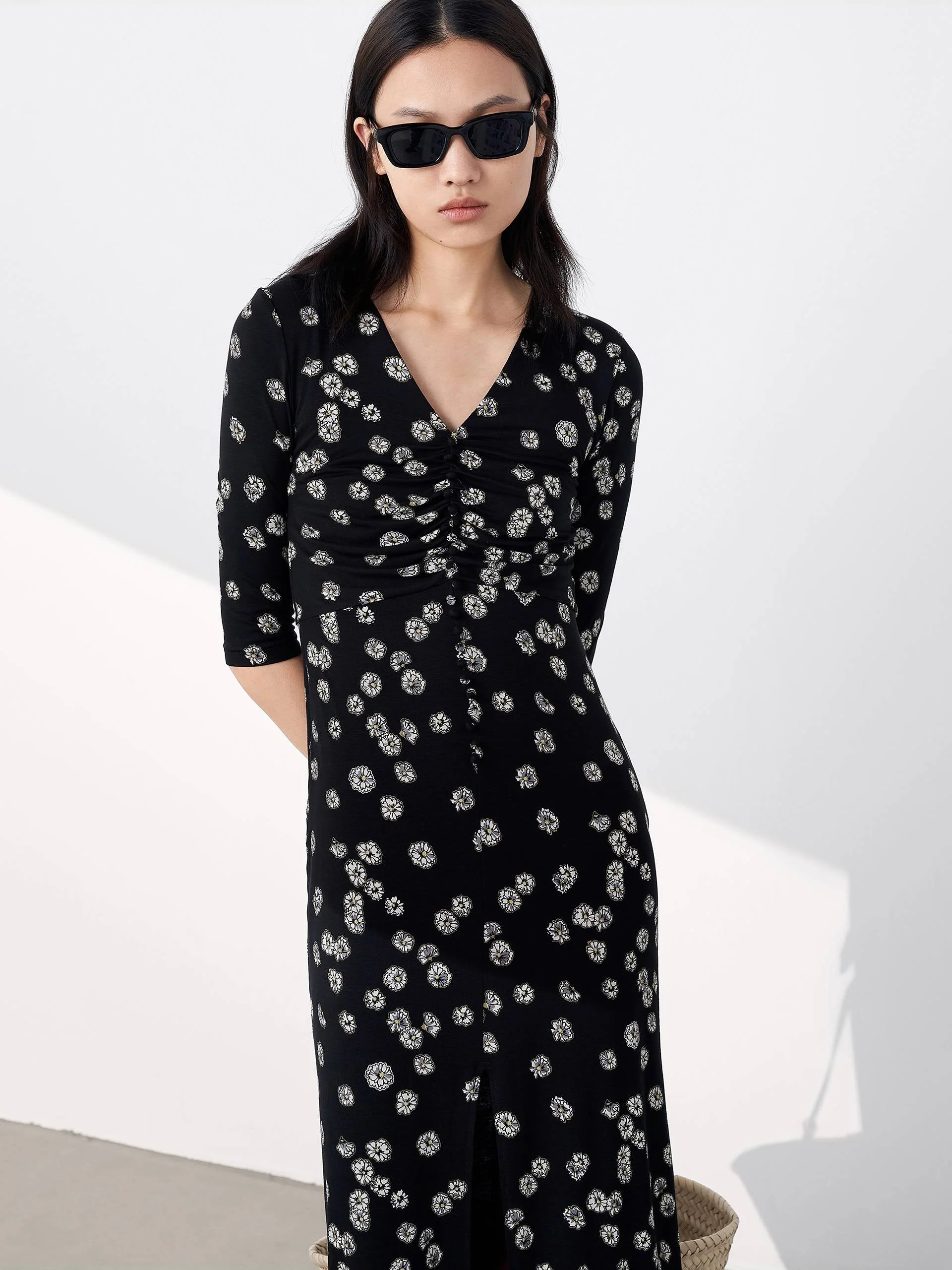 V Neck Daisy Print Dress - Image 5
