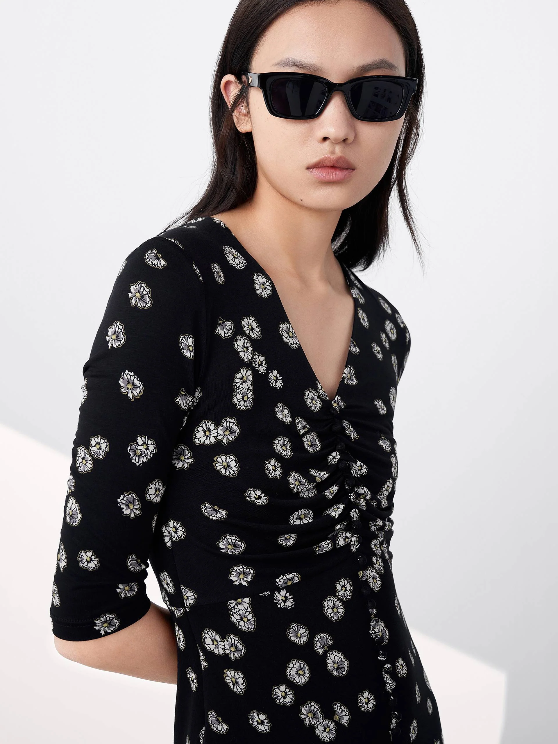 V Neck Daisy Print Dress - Image 6