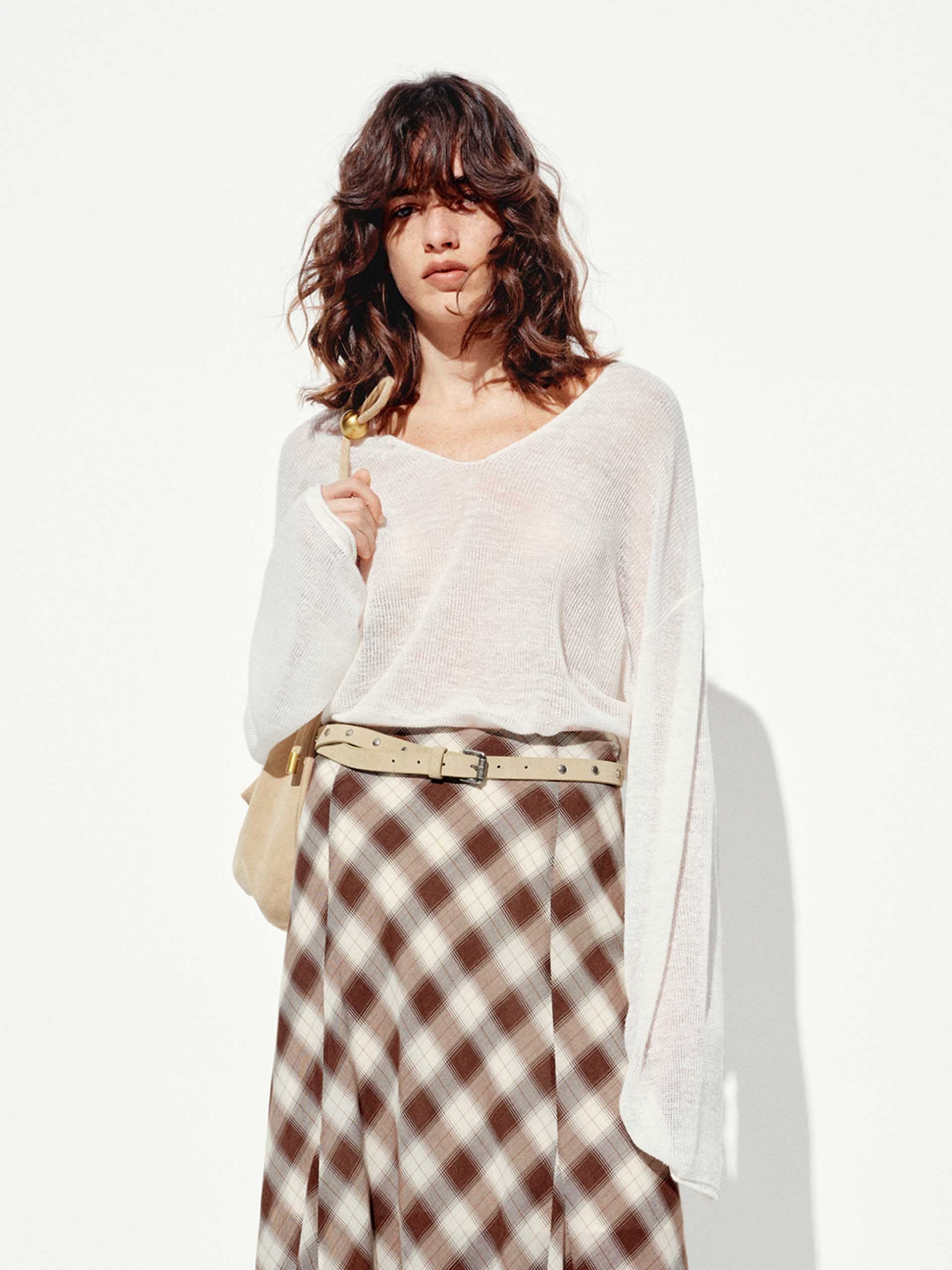 Lightweight Loose Knit Sweater - Image 9