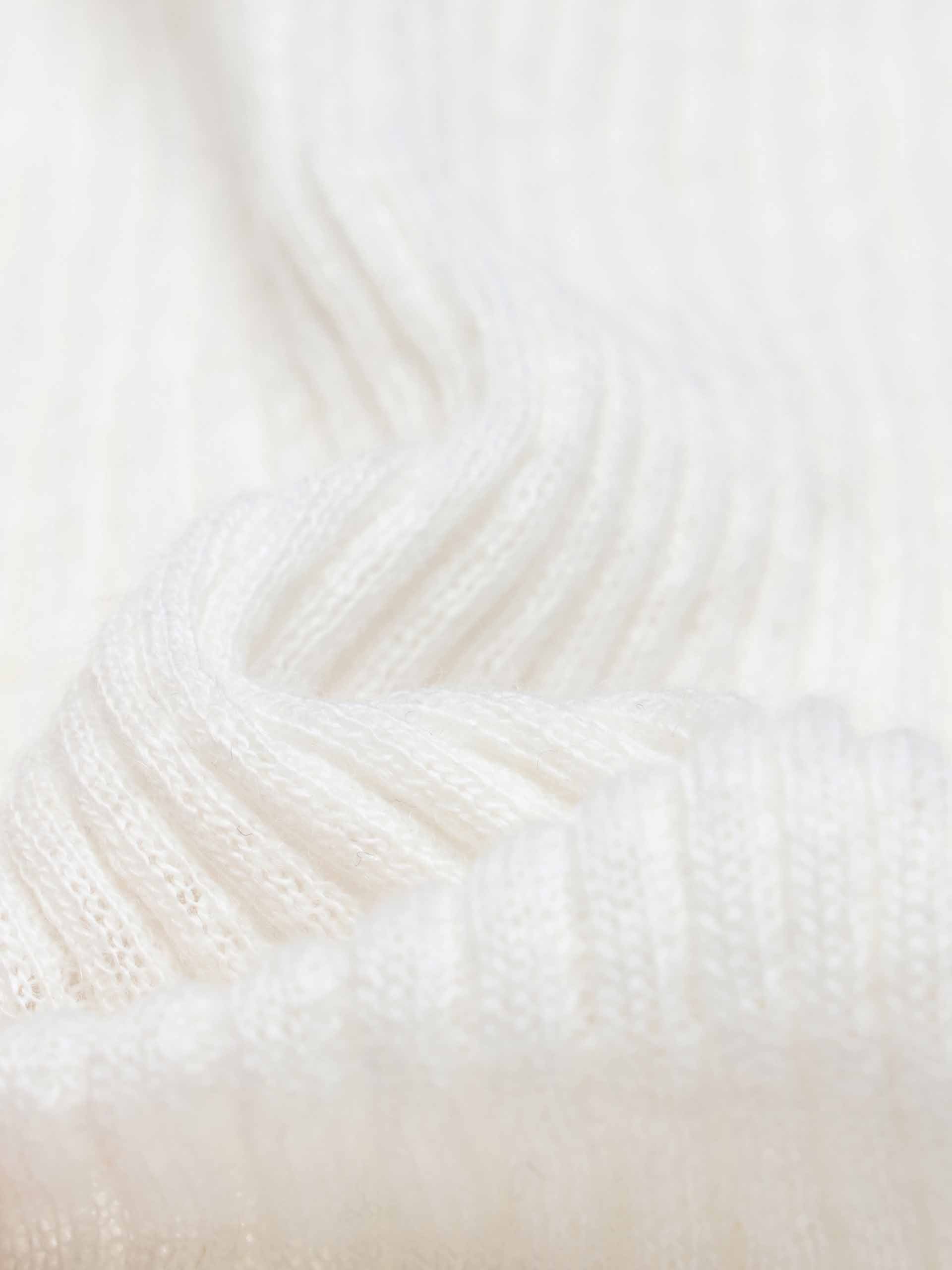 Linen Cotton V-neck Cardigan - Image 4