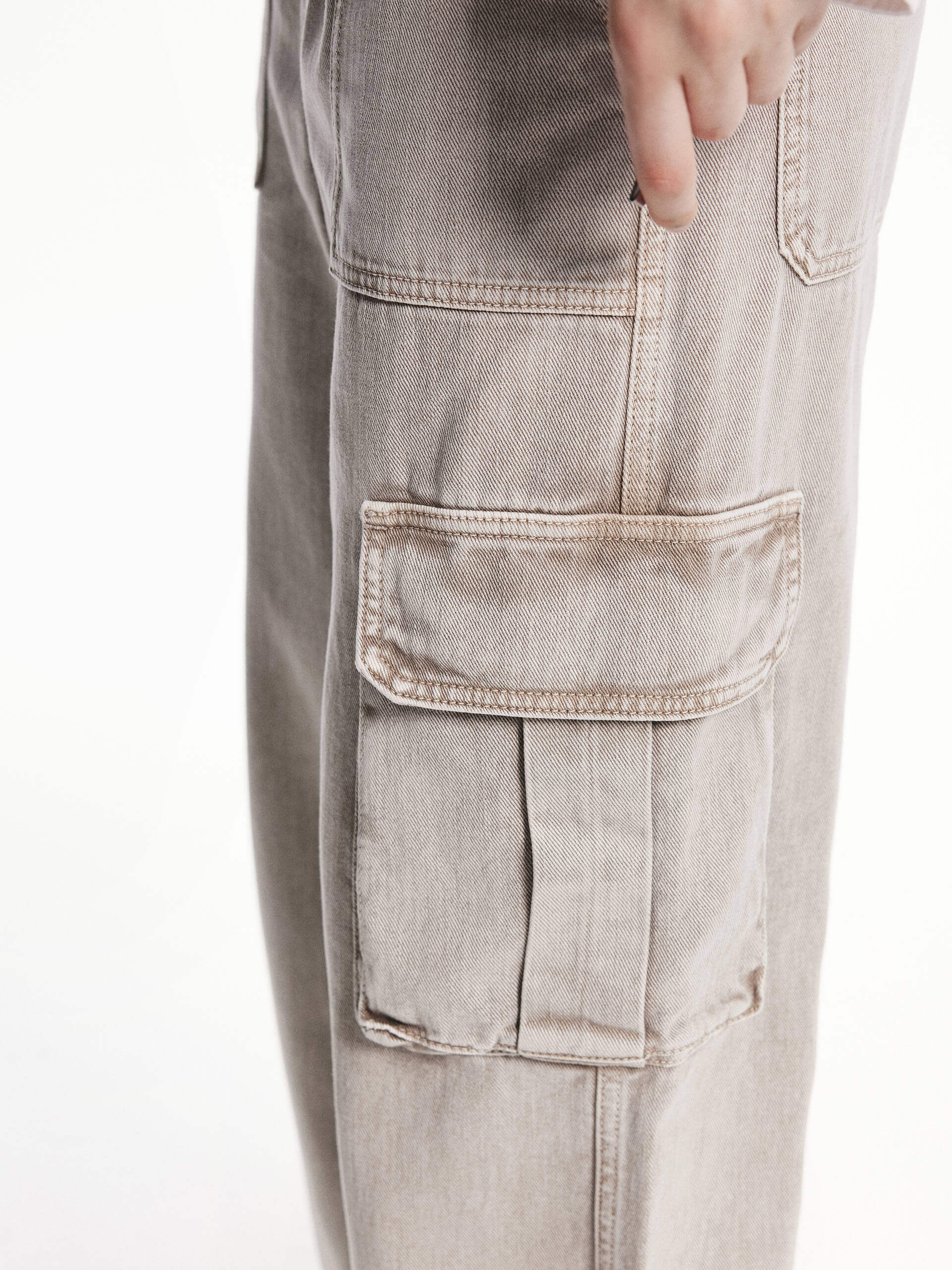 Relaxed Fit Cargo Jeans - Image 8