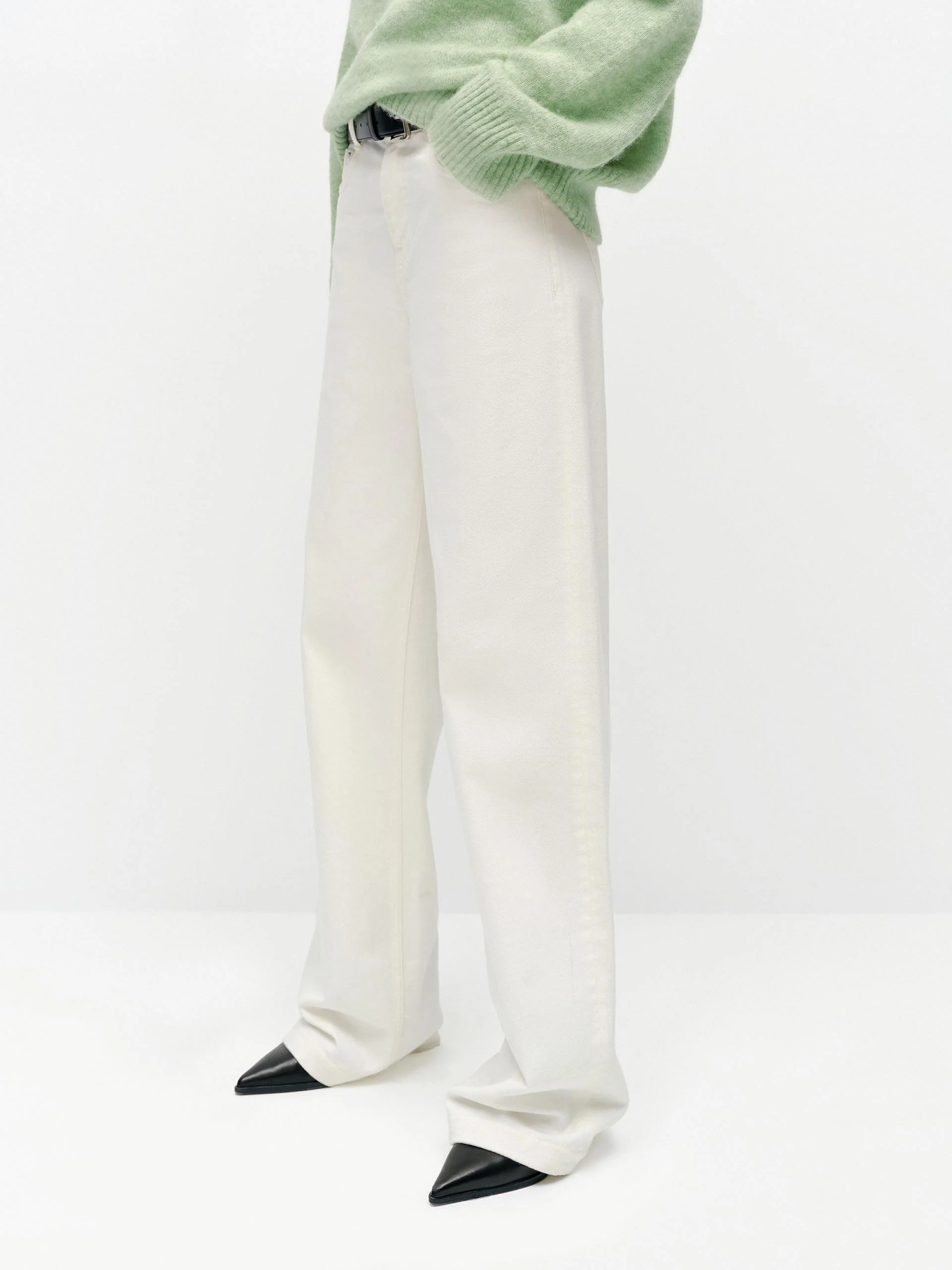 Relaxed White Straight Jeans - Image 7
