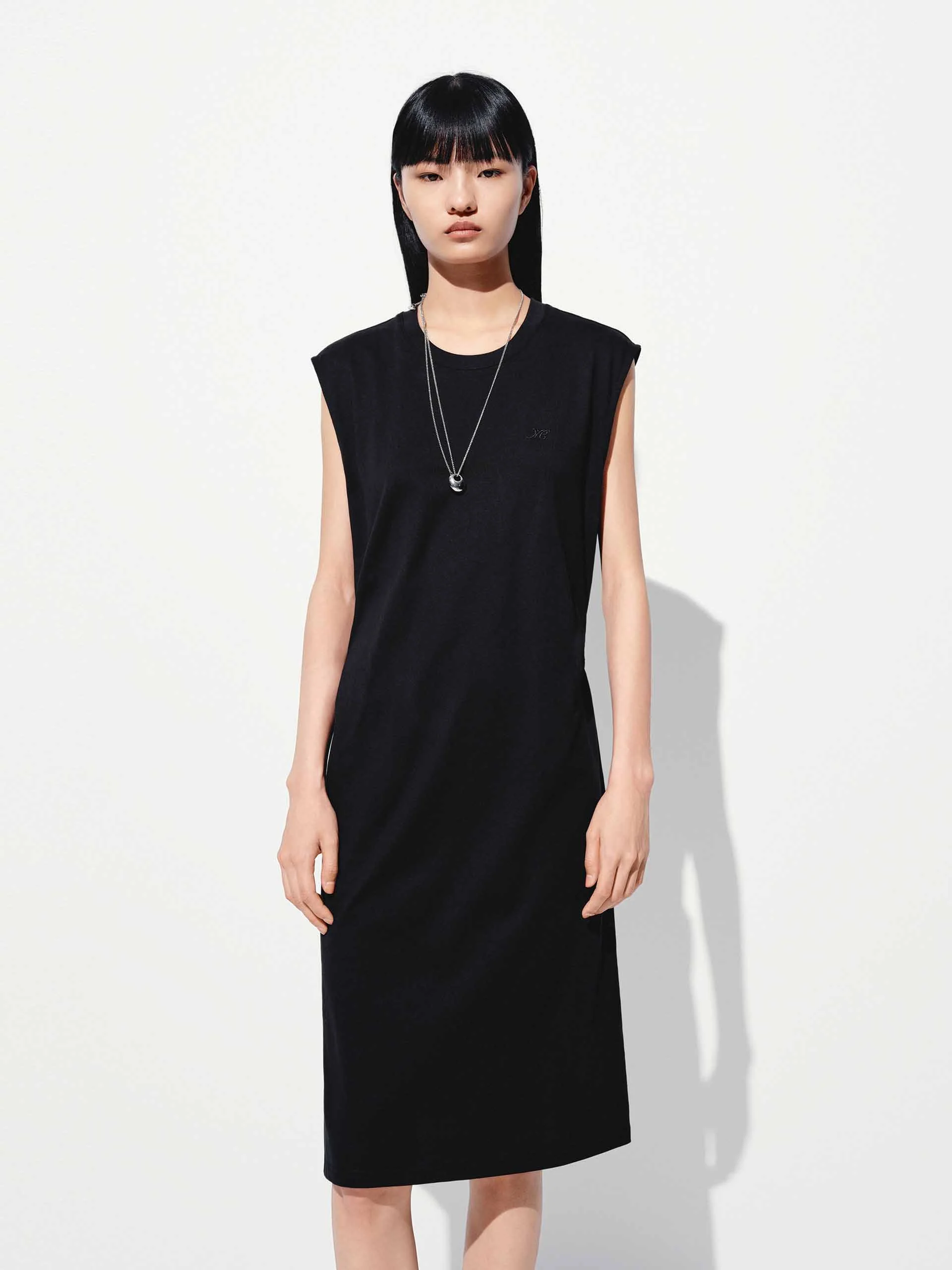 Round Neck Sleeveless Dress - Image 4