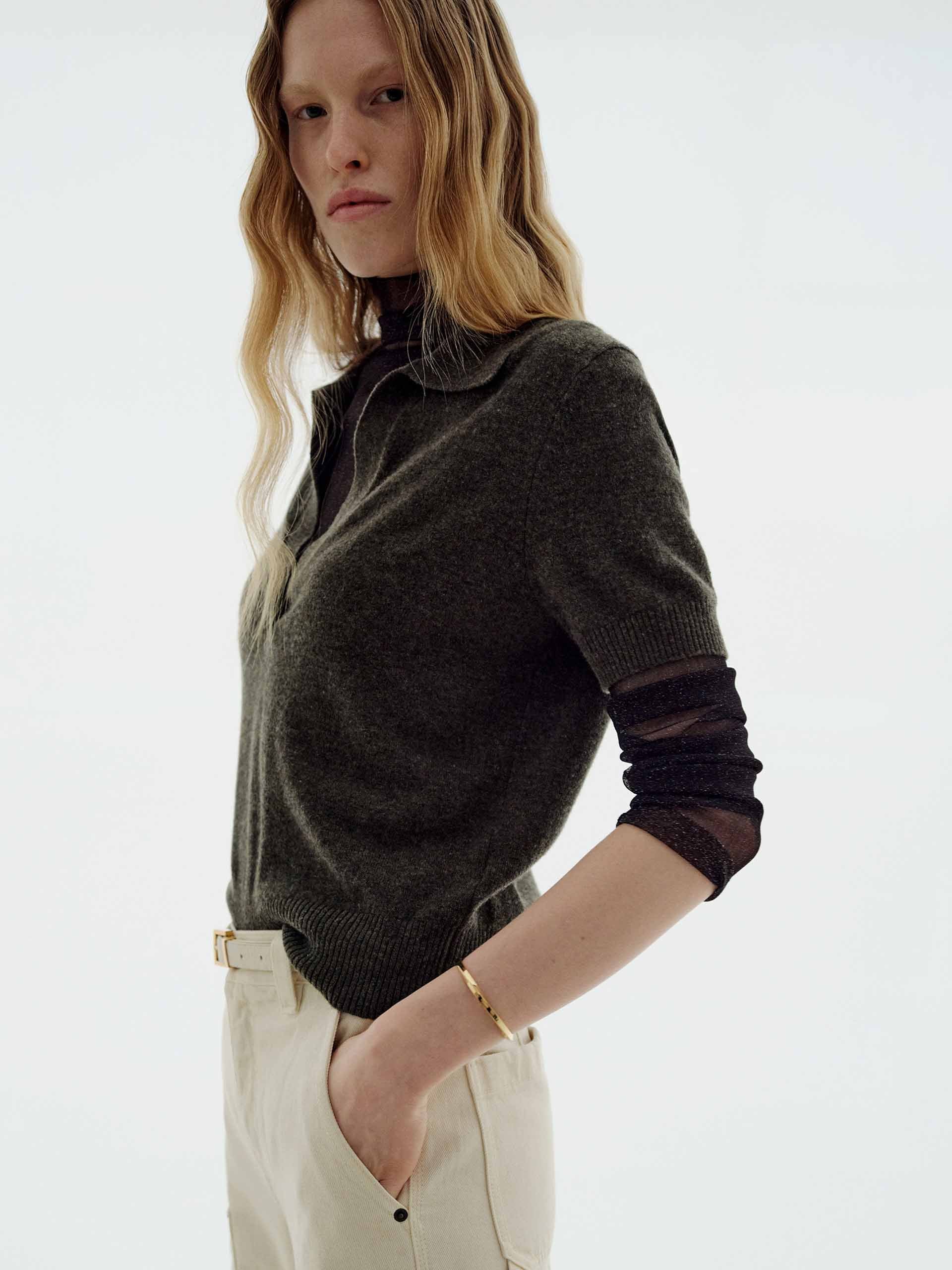 Short Sleeves V-neck Sweater - Image 10