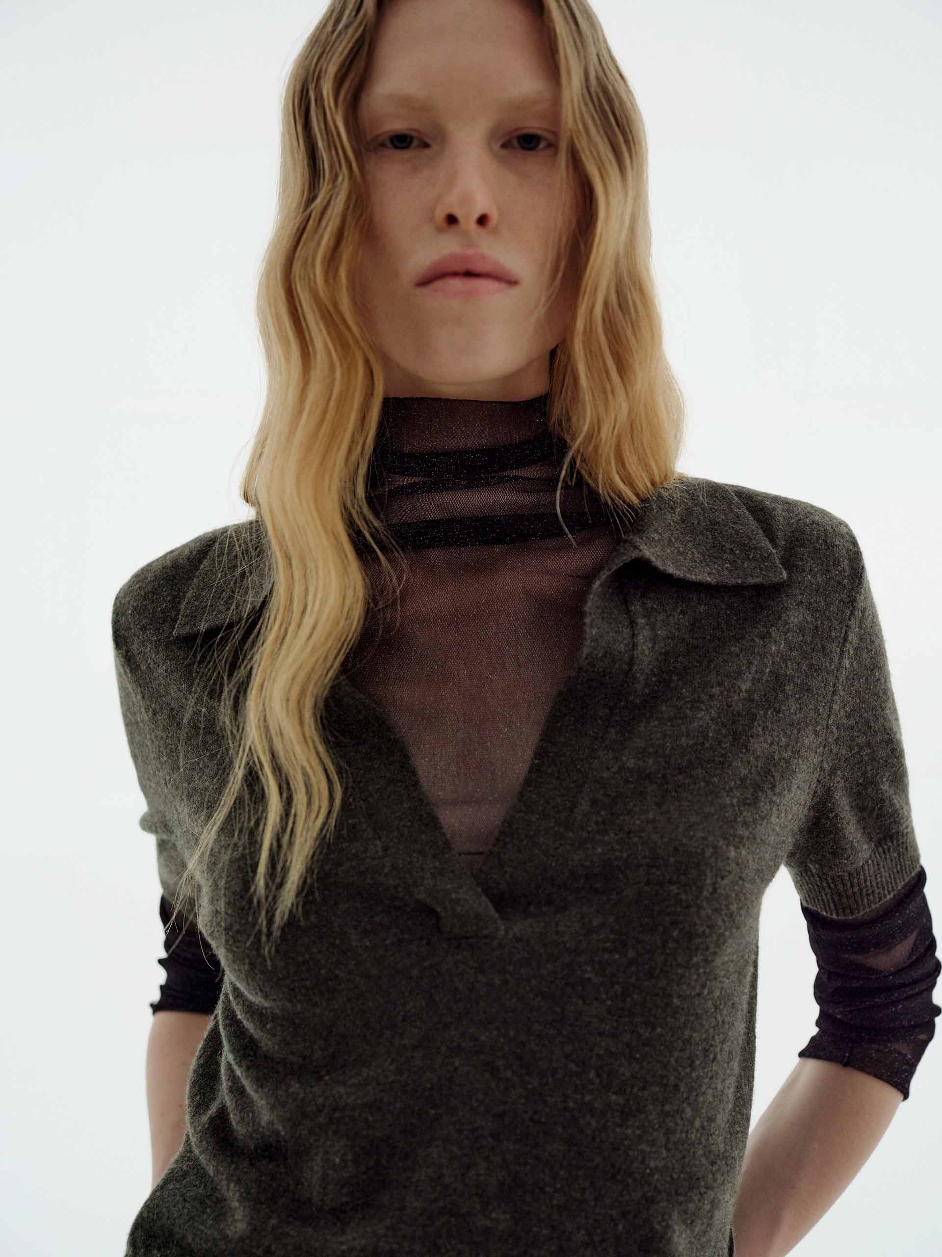 Short Sleeves V-neck Sweater - Image 15