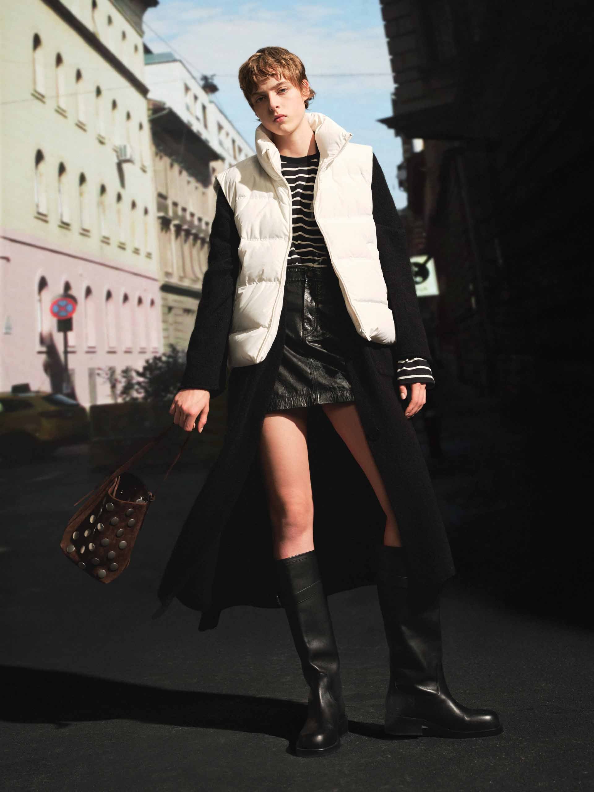 Sleeveless Turtleneck Puffer Vest - Image 2