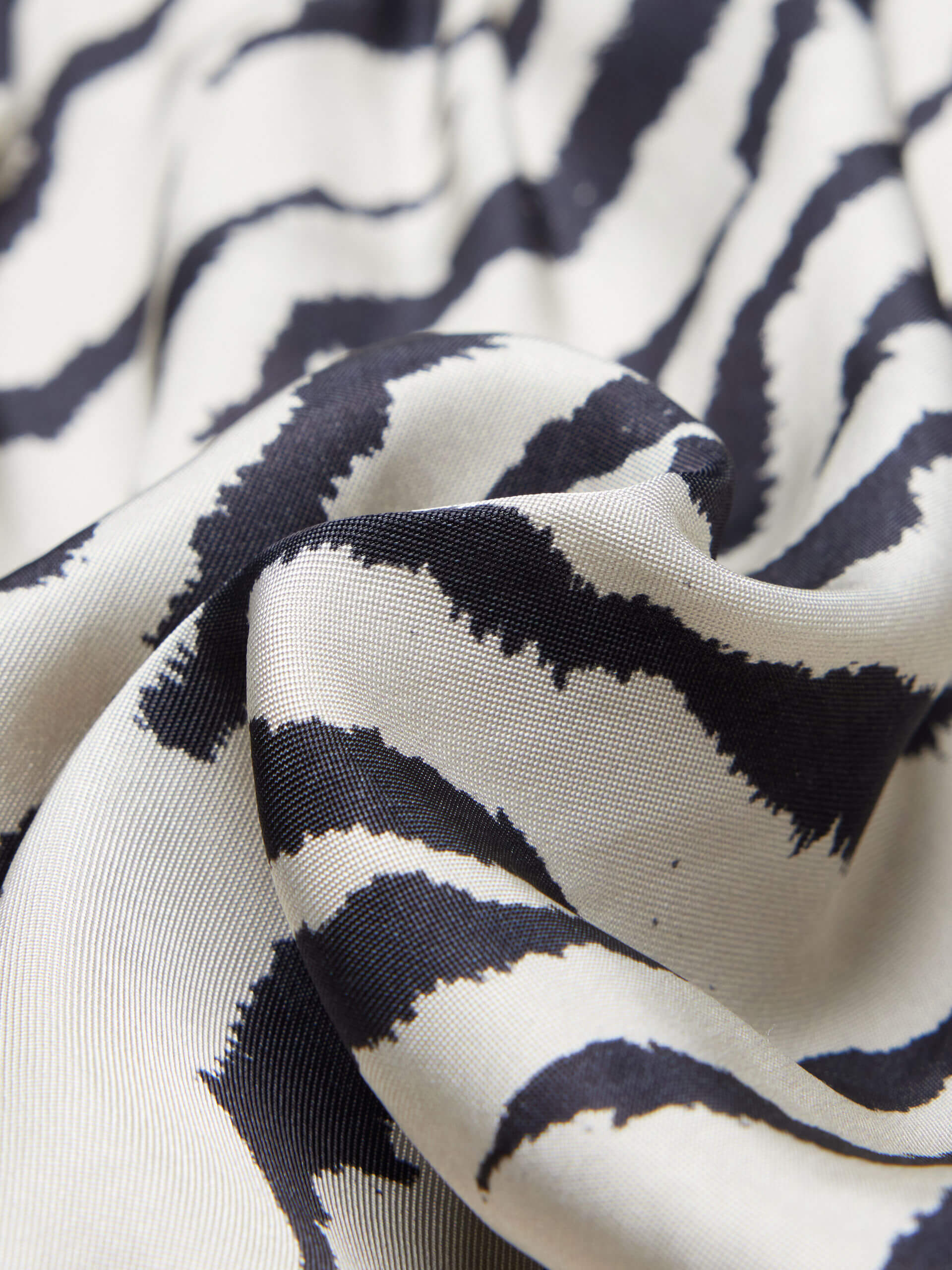 Tiger Print Elastic Shorts - Image 4