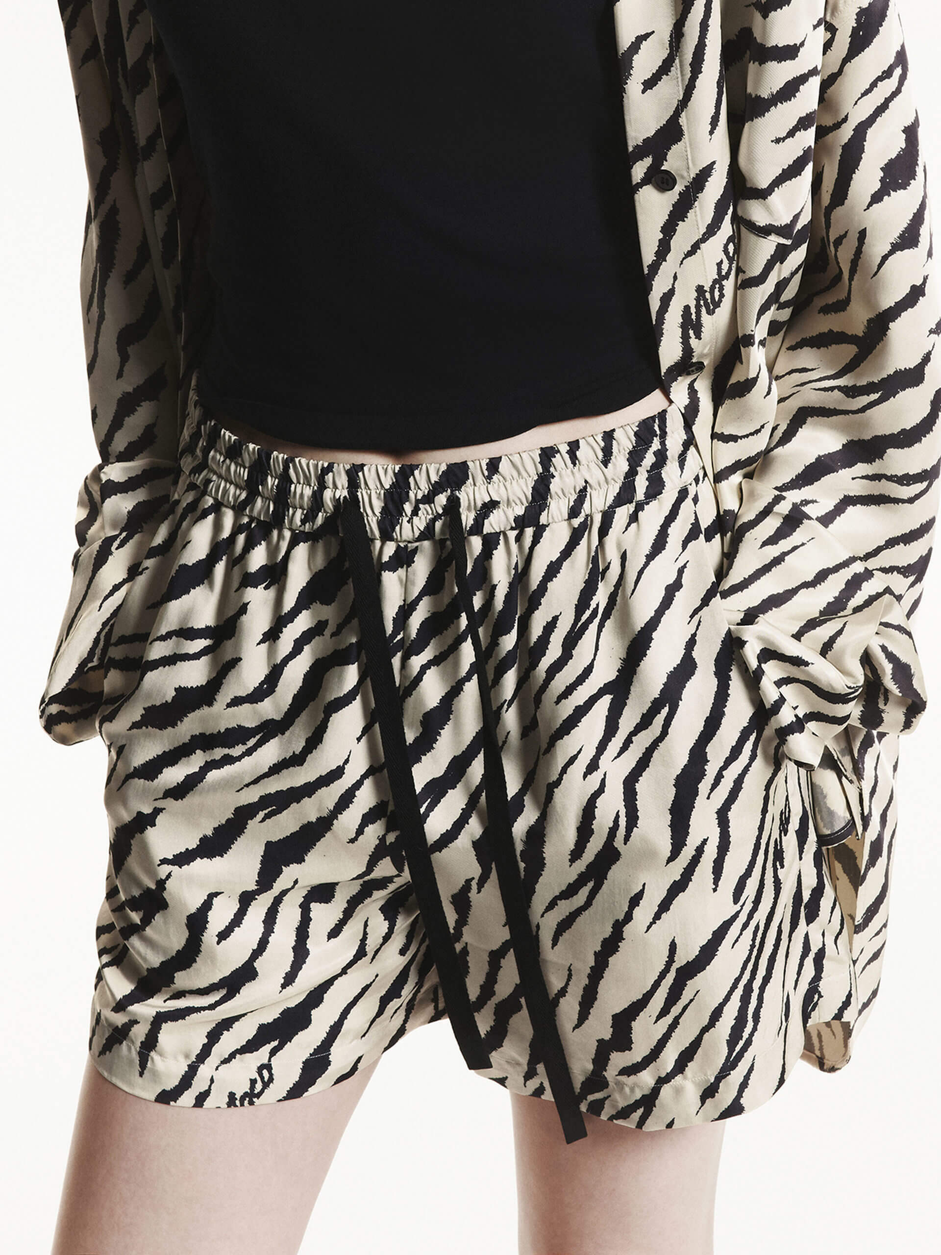 Tiger Print Elastic Shorts - Image 7