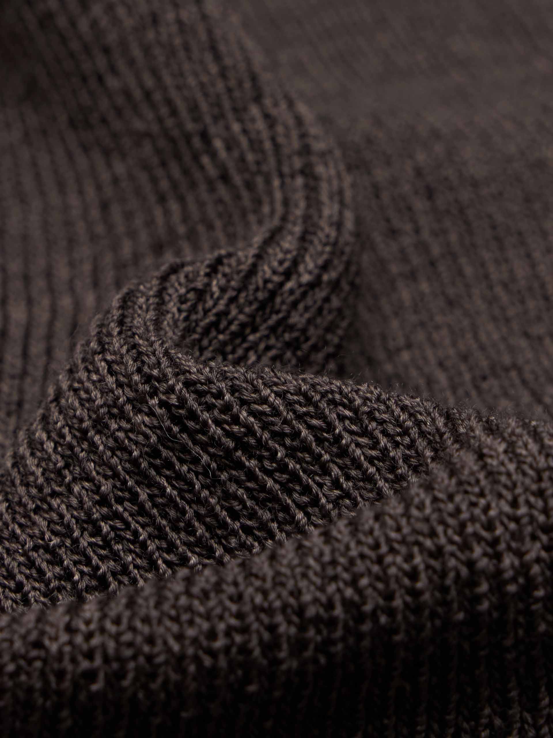 V-neck Fitted Wool Cardigan - Image 20
