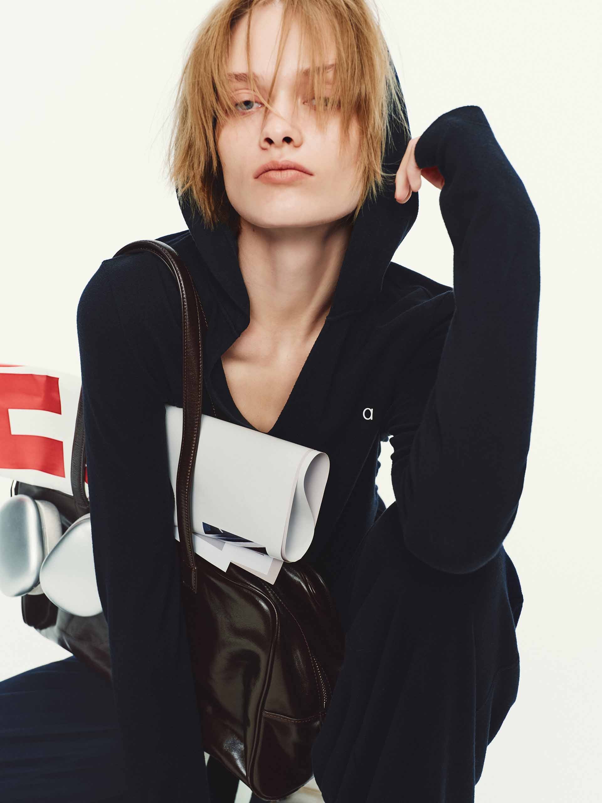 V-neck Hooded Fitted Blouse - Image 7