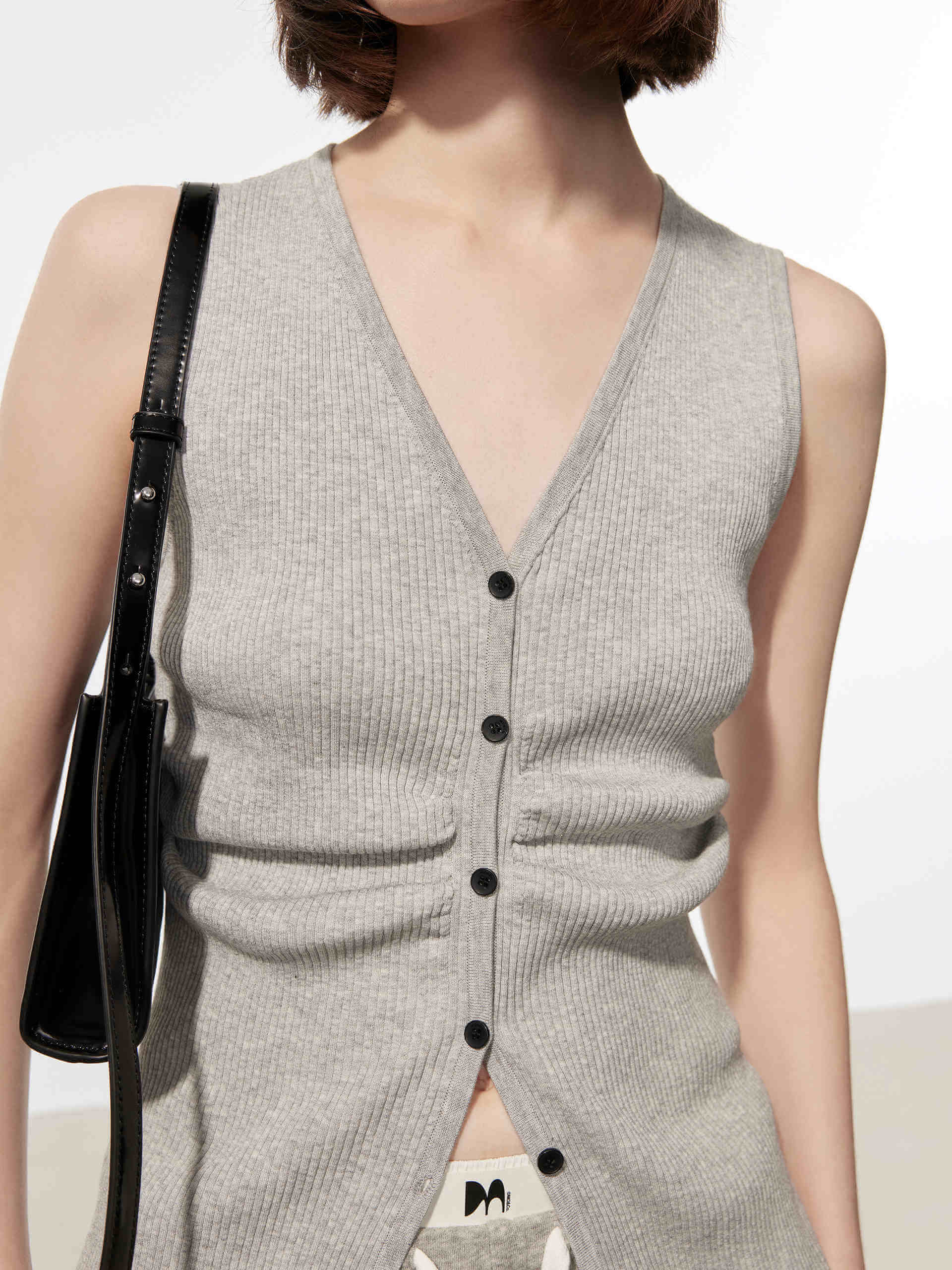V-neck Ribbed Knit Tank - Image 7