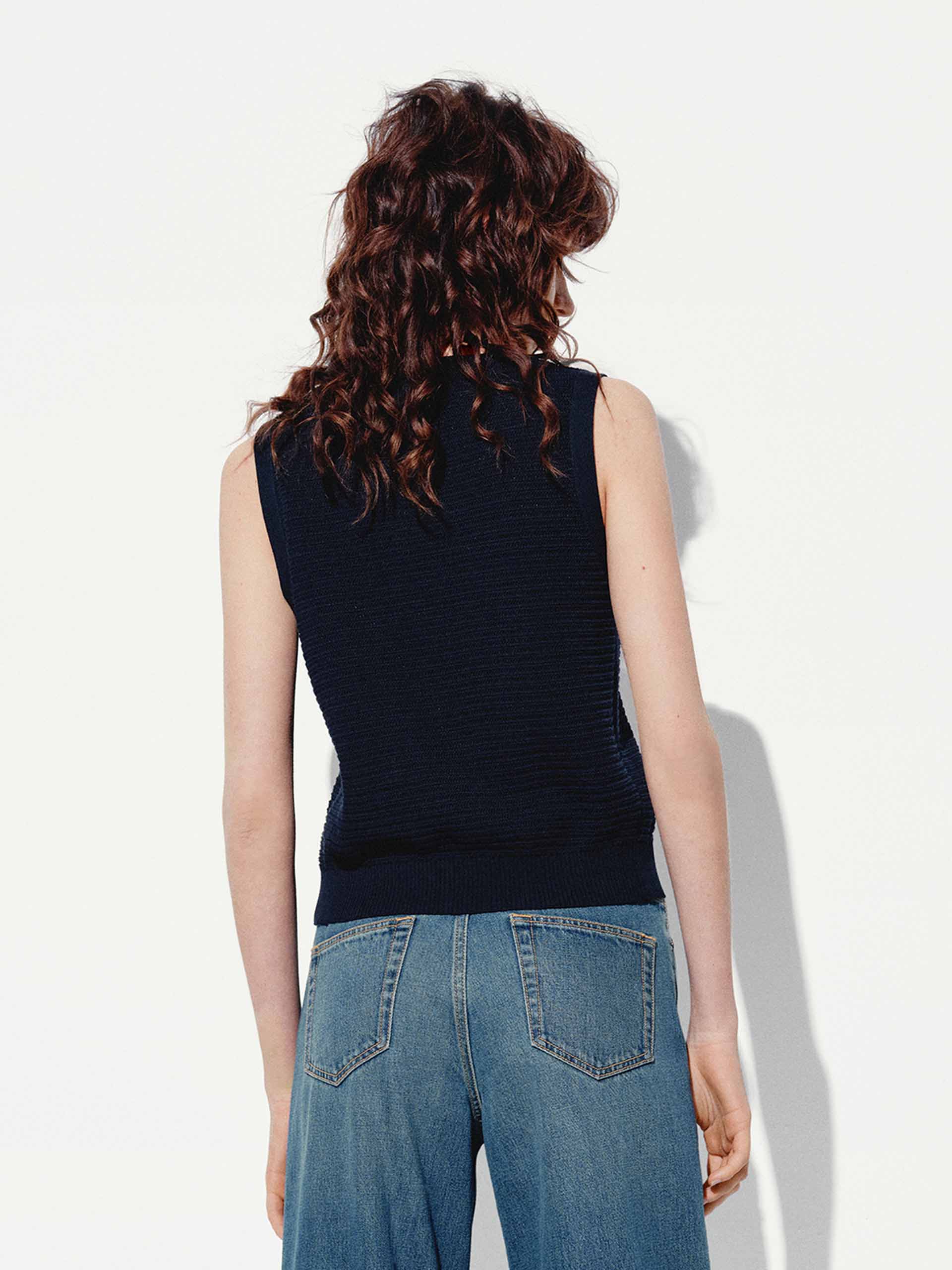 V-neck Sleeveless Knit Cardigan - Image 13